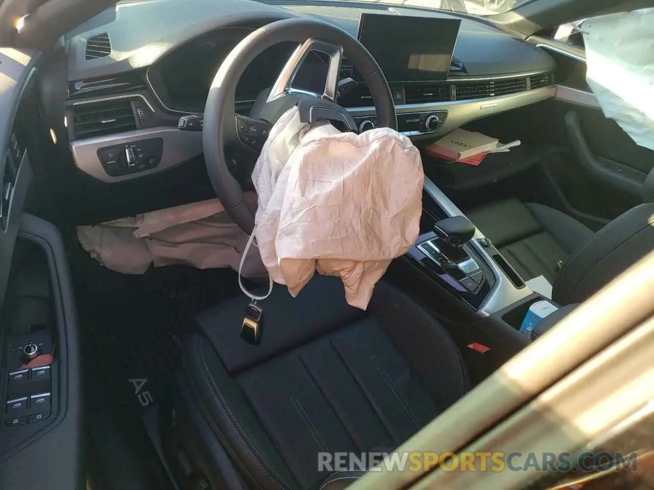8 fotografías del automóvil dañado WAUDACF51RA090105 AUDI A5 2024
