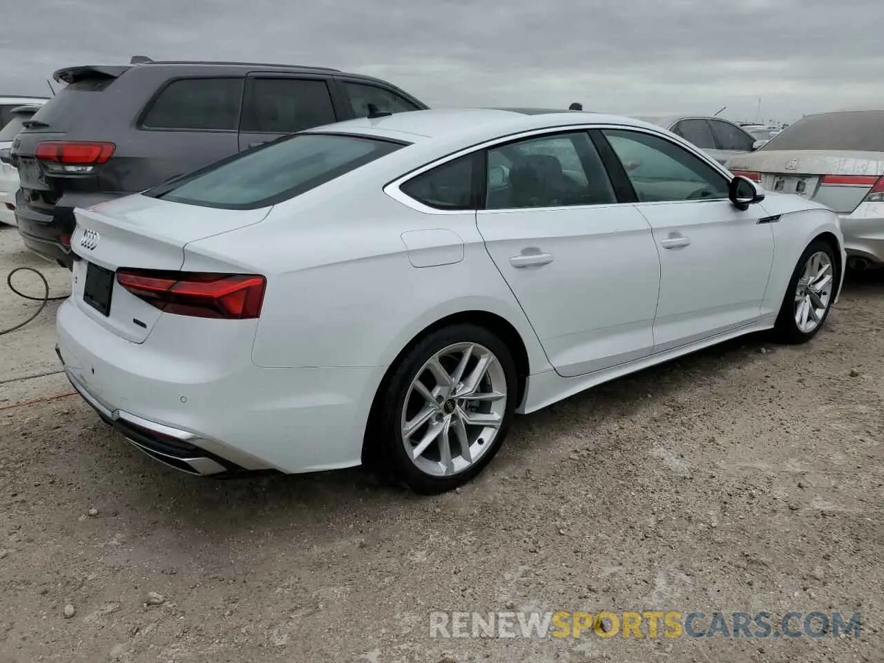 3 fotografías del automóvil dañado WAUDACF54RA058538 AUDI A5 2024