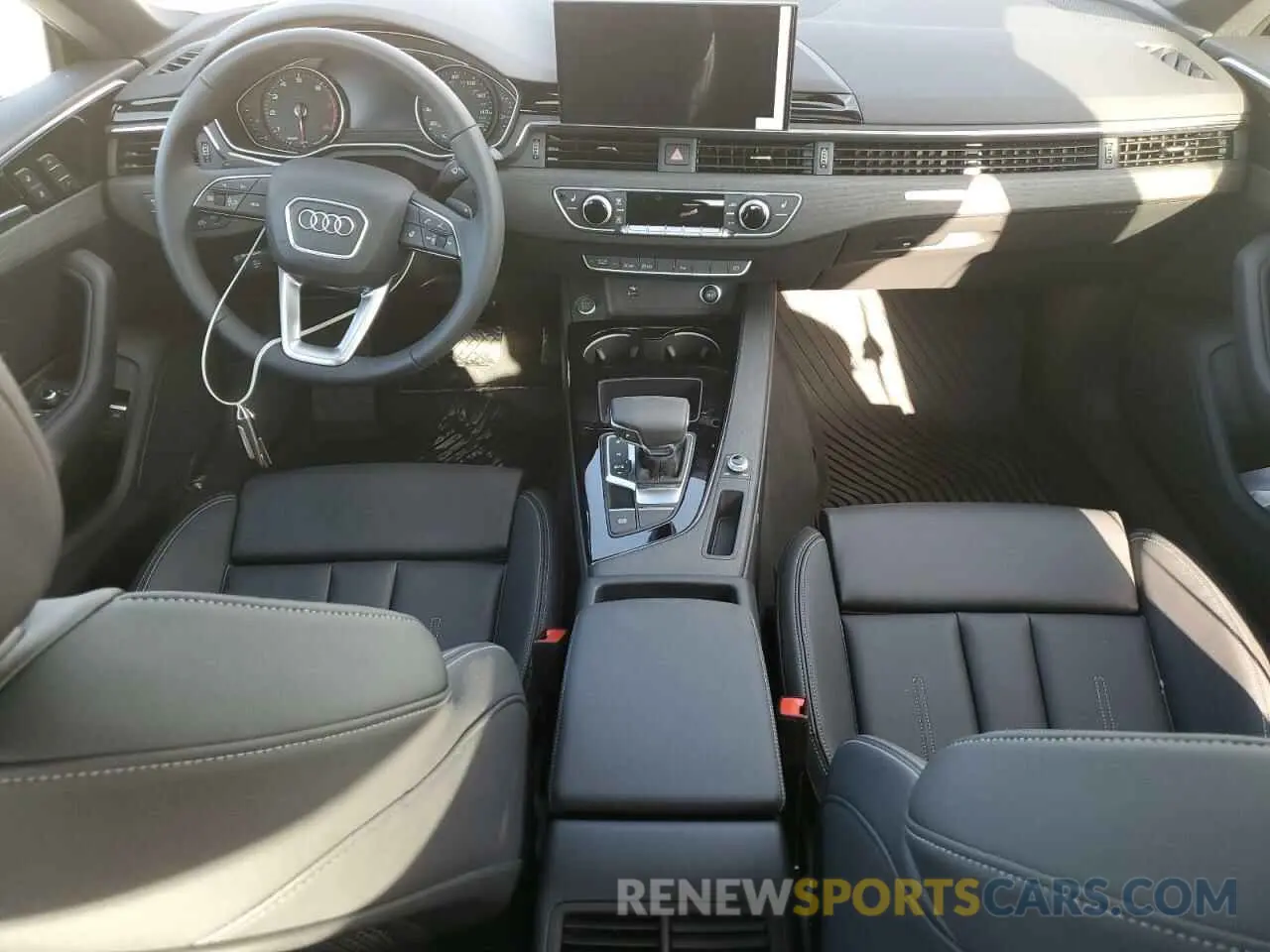 8 fotografías del automóvil dañado WAUDACF54RA058538 AUDI A5 2024