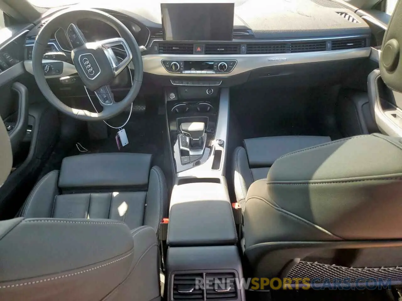 8 fotografías del automóvil dañado WAUDACF55RA081956 AUDI A5 2024