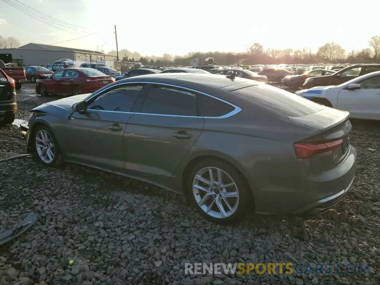 2 fotografías del automóvil dañado WAUDACF57RA048442 AUDI A5 2024