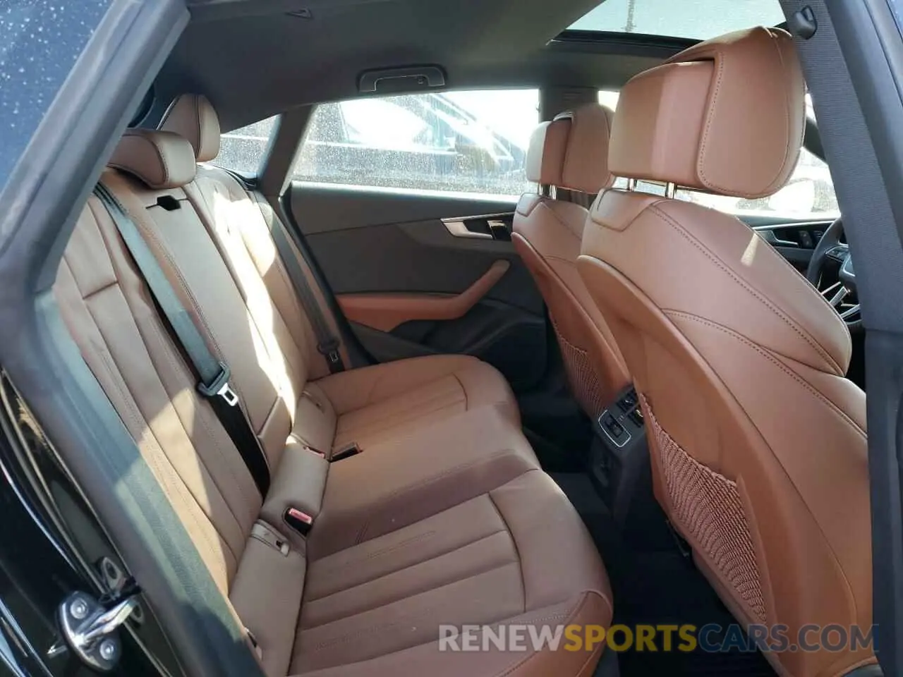 10 fotografías del automóvil dañado WAUDACF57RA112608 AUDI A5 2024