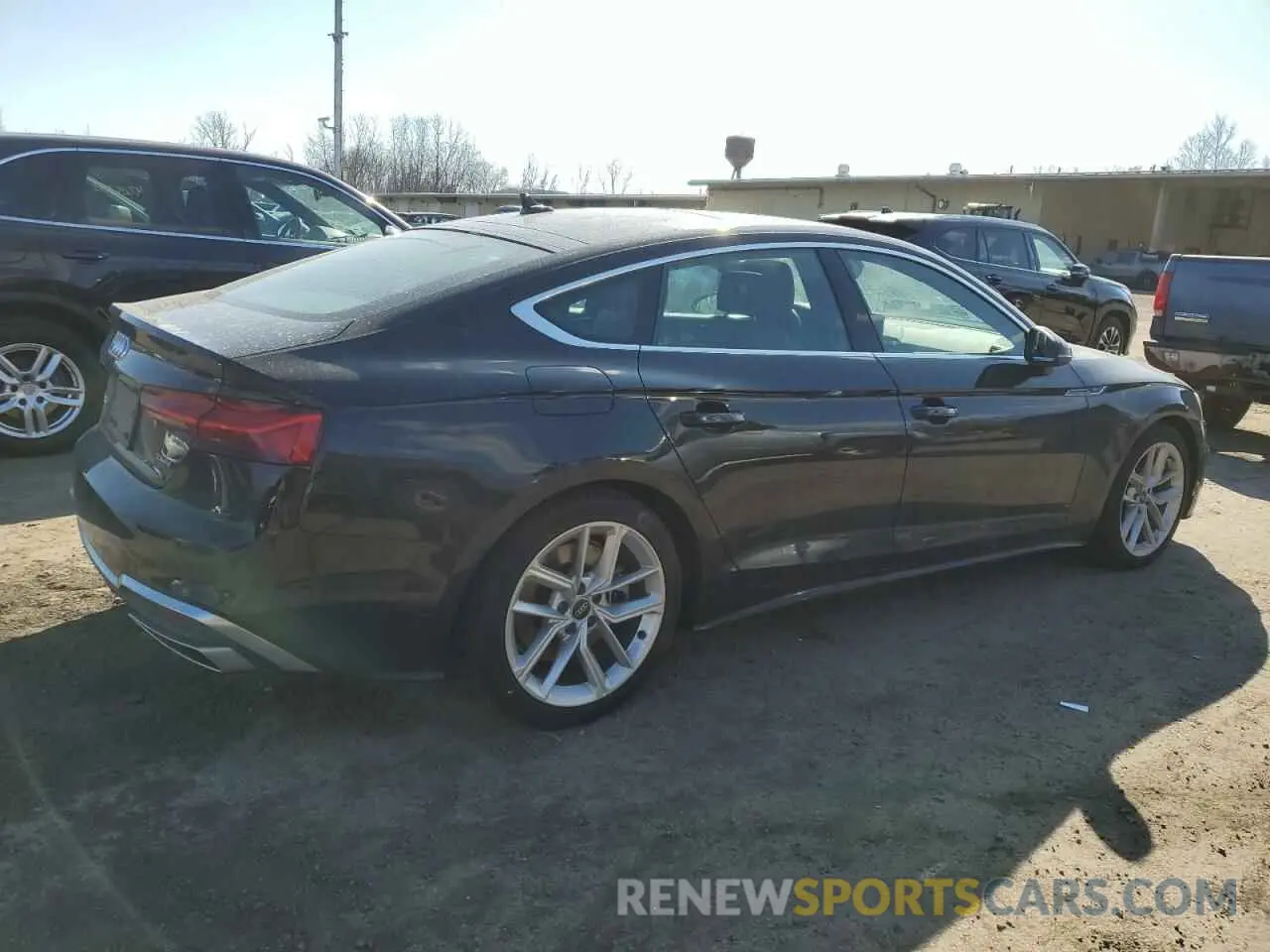 3 fotografías del automóvil dañado WAUDACF57RA112608 AUDI A5 2024