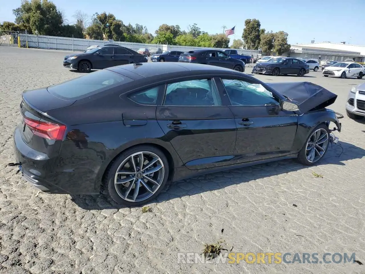 3 fotografías del automóvil dañado WAUDACF58RA084690 AUDI A5 2024