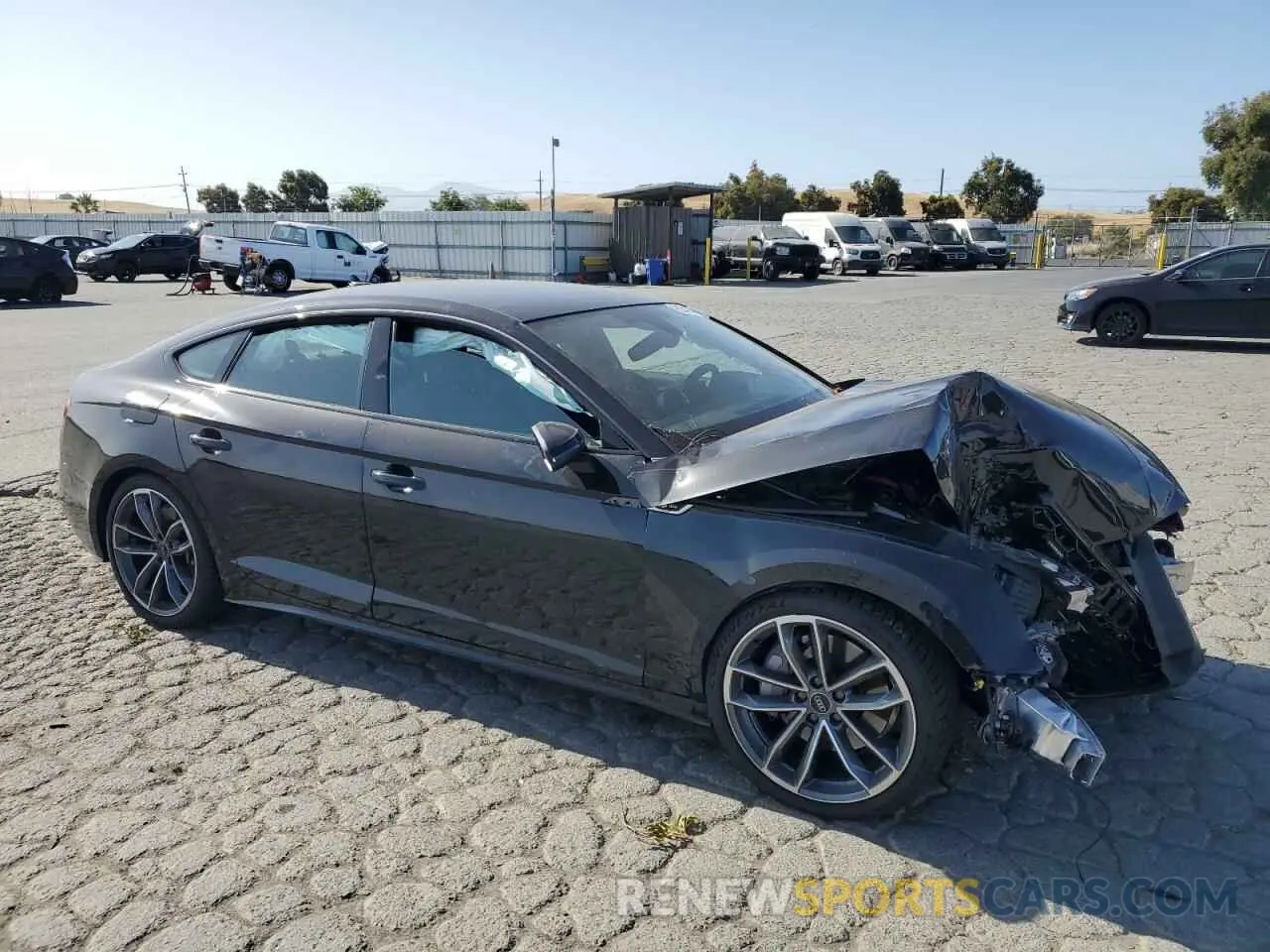 4 fotografías del automóvil dañado WAUDACF58RA084690 AUDI A5 2024