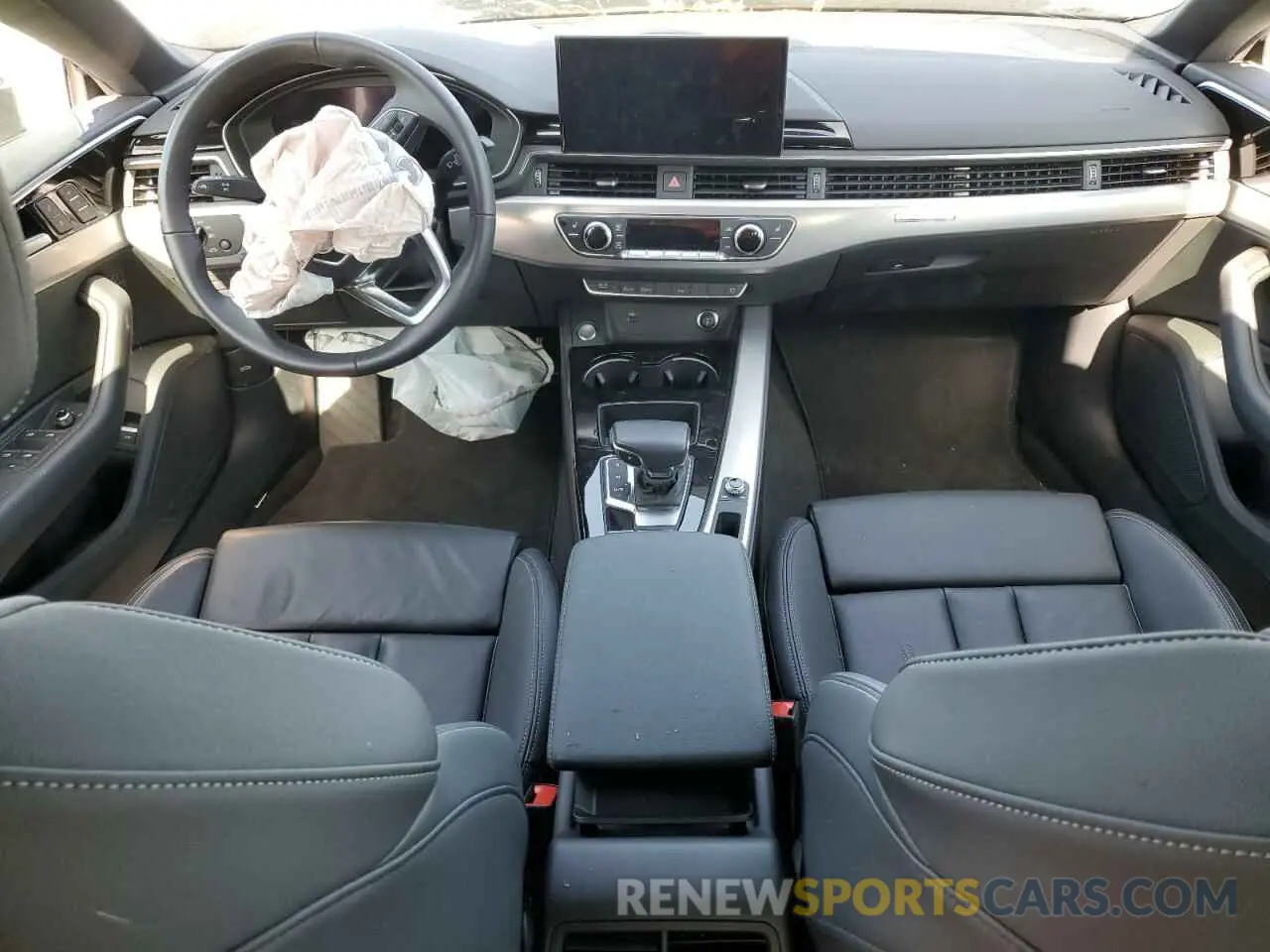 8 fotografías del automóvil dañado WAUDACF58RA084690 AUDI A5 2024