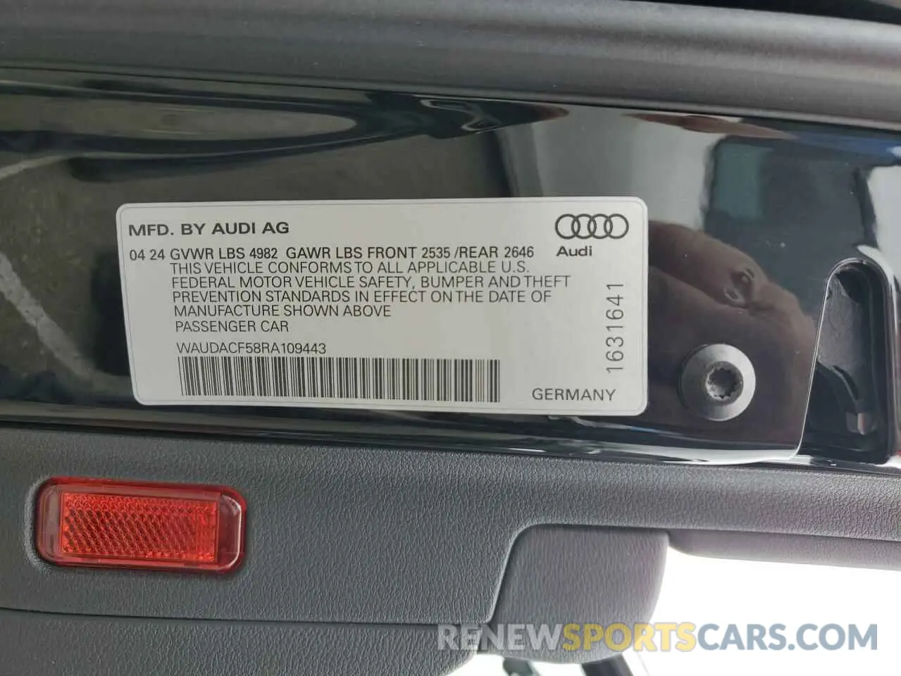 13 fotografías del automóvil dañado WAUDACF58RA109443 AUDI A5 2024