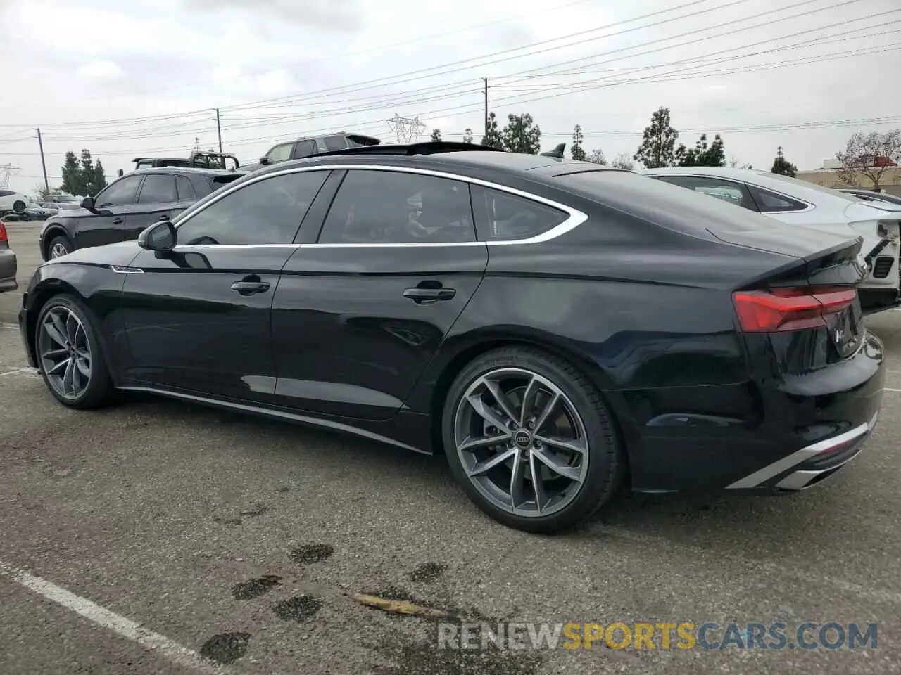 2 fotografías del automóvil dañado WAUDACF58RA109443 AUDI A5 2024