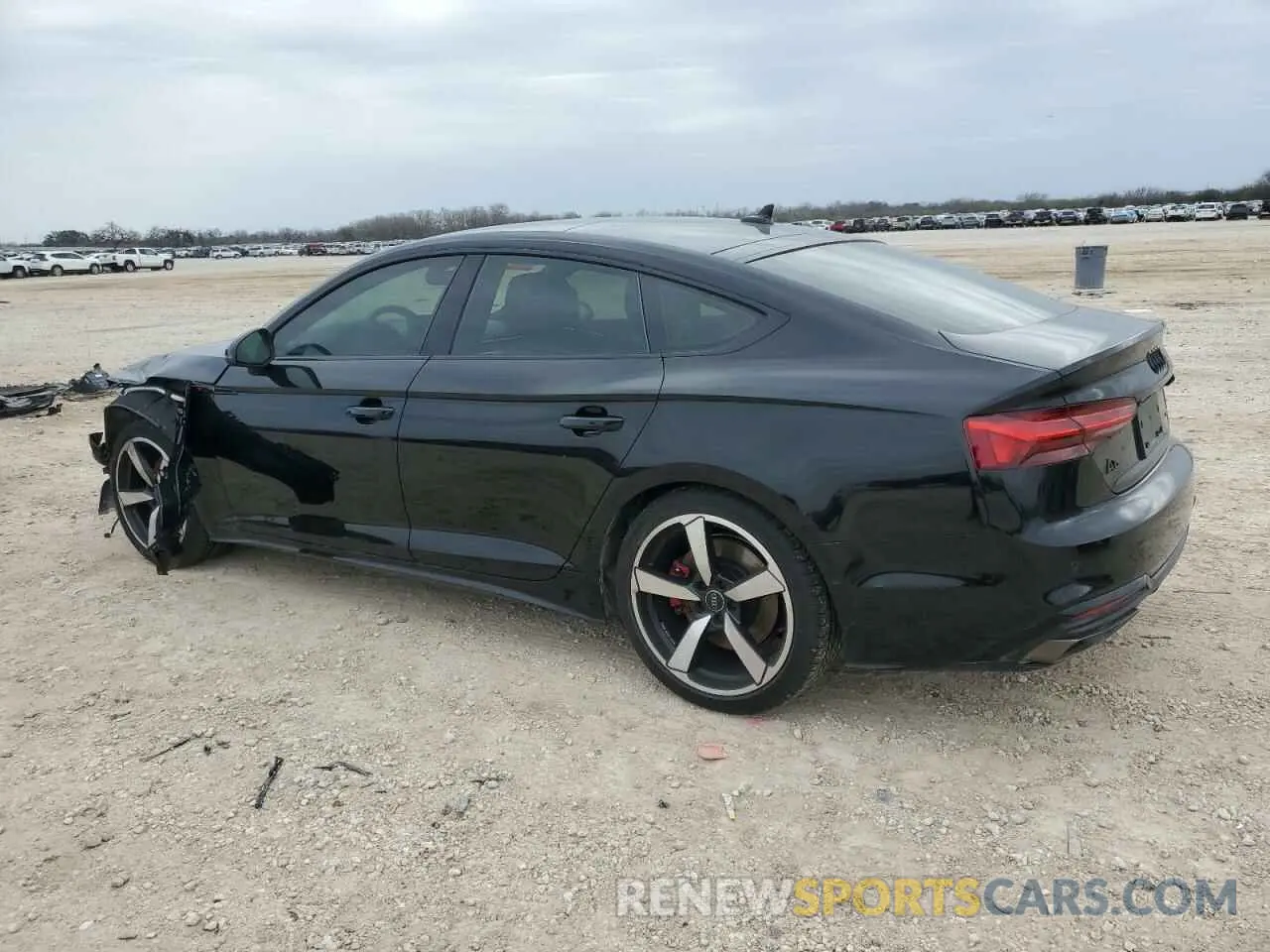 2 fotografías del automóvil dañado WAUEACF51RA020141 AUDI A5 2024