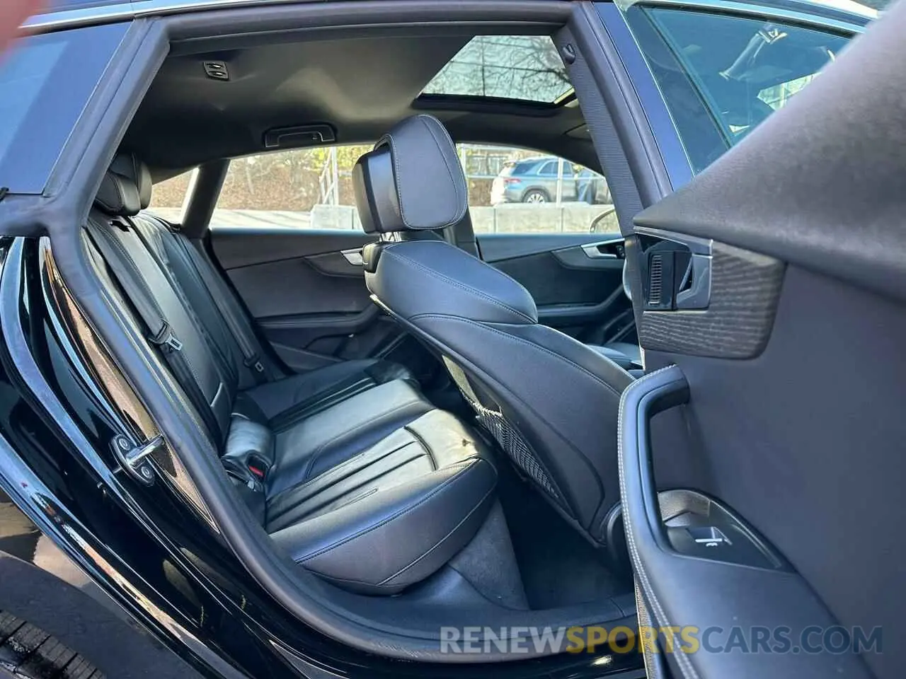 9 fotografías del automóvil dañado WAUFACF51RA090548 AUDI A5 2024