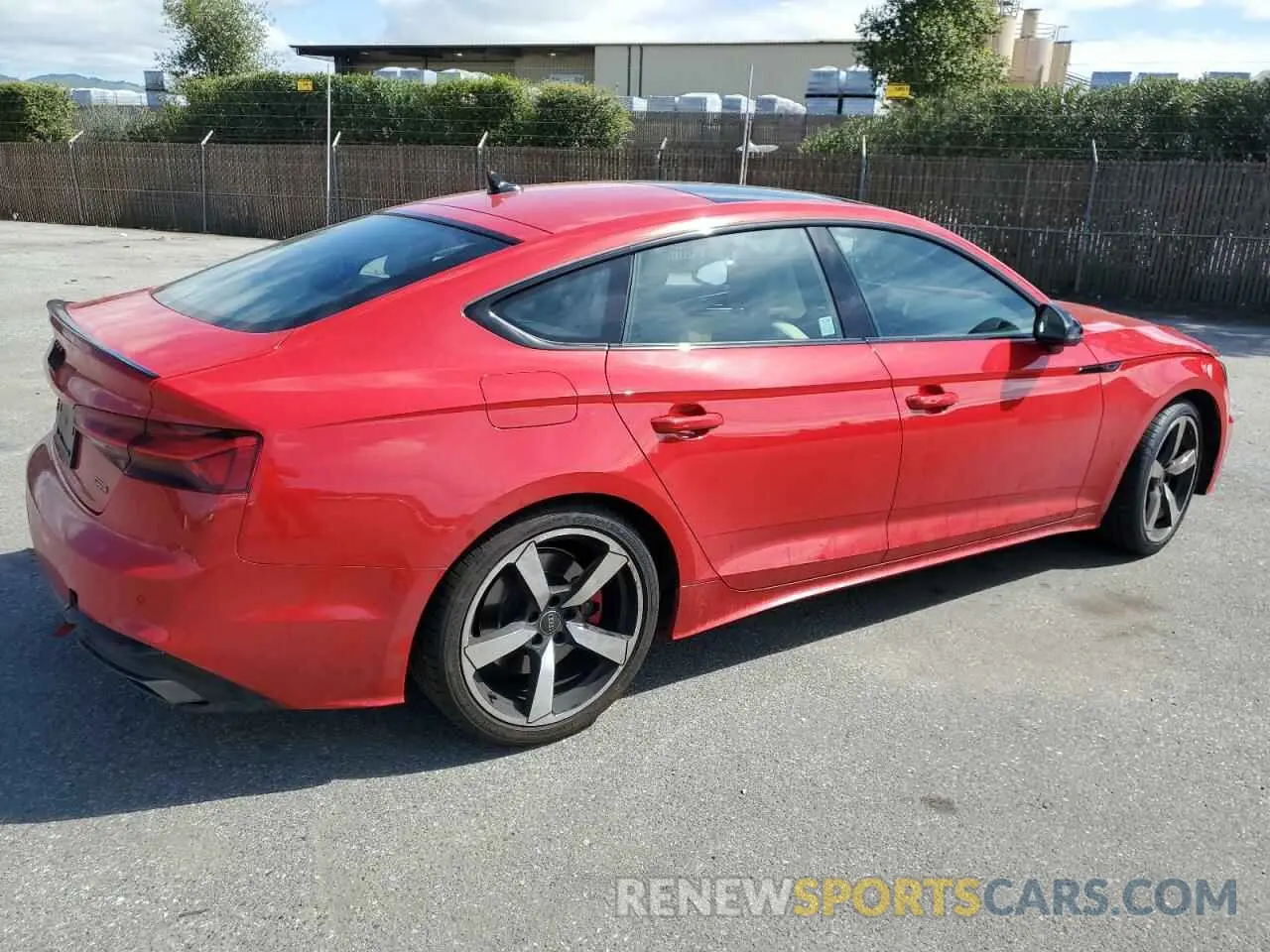 3 fotografías del automóvil dañado WAUFACF53RA002437 AUDI A5 2024