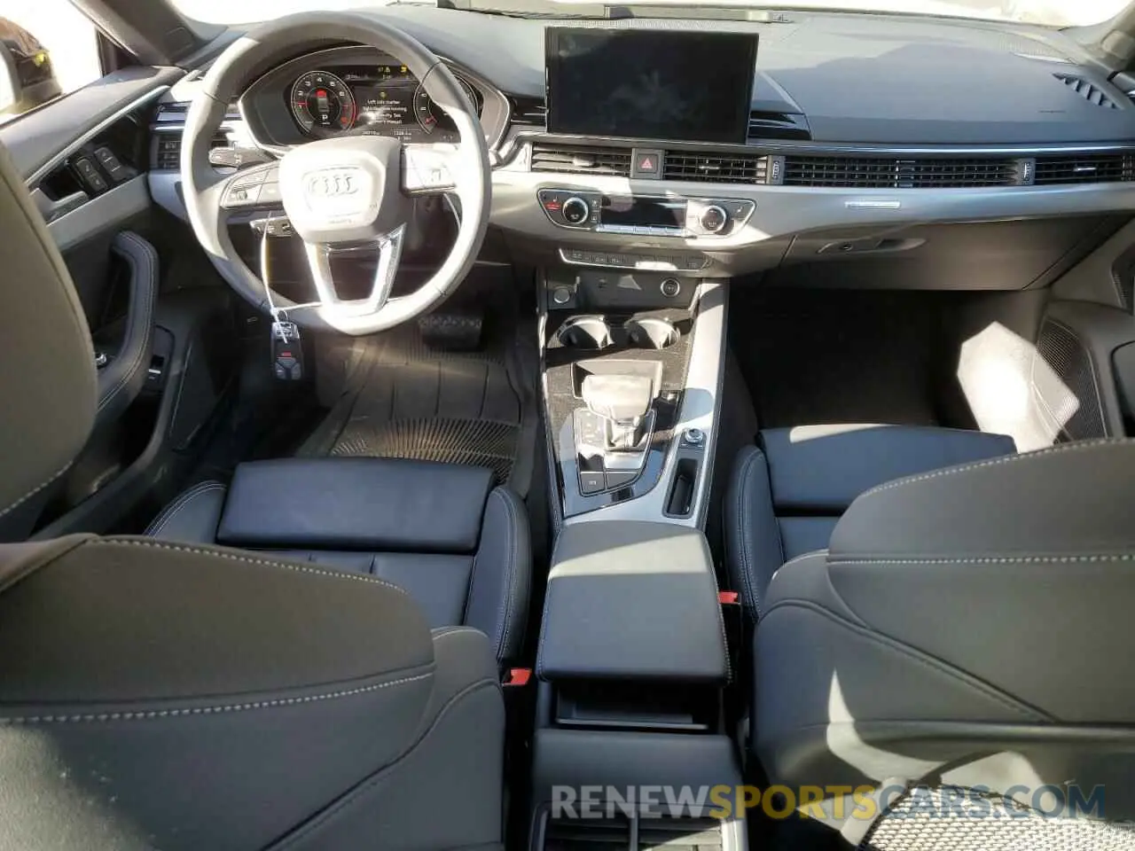 8 fotografías del automóvil dañado WAUFACF56RA053303 AUDI A5 2024