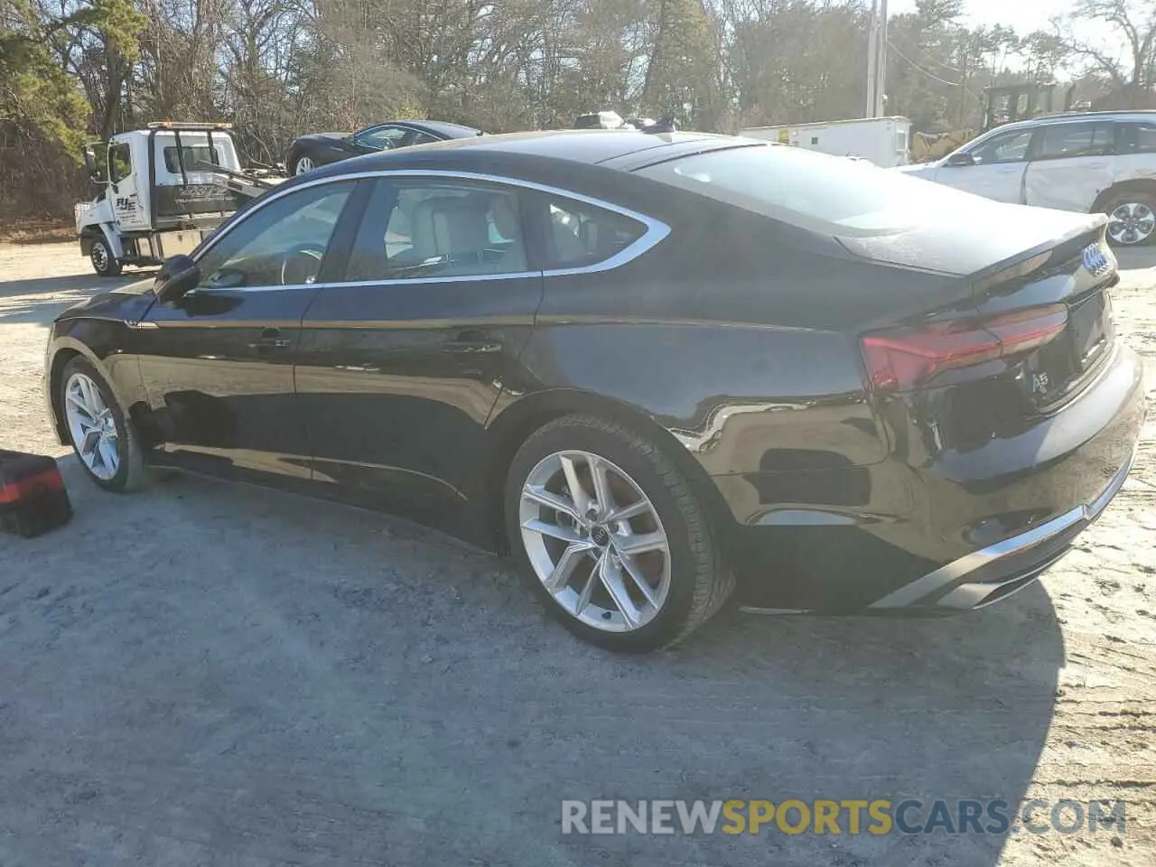 2 fotografías del automóvil dañado WAUFACF58RA096363 AUDI A5 2024