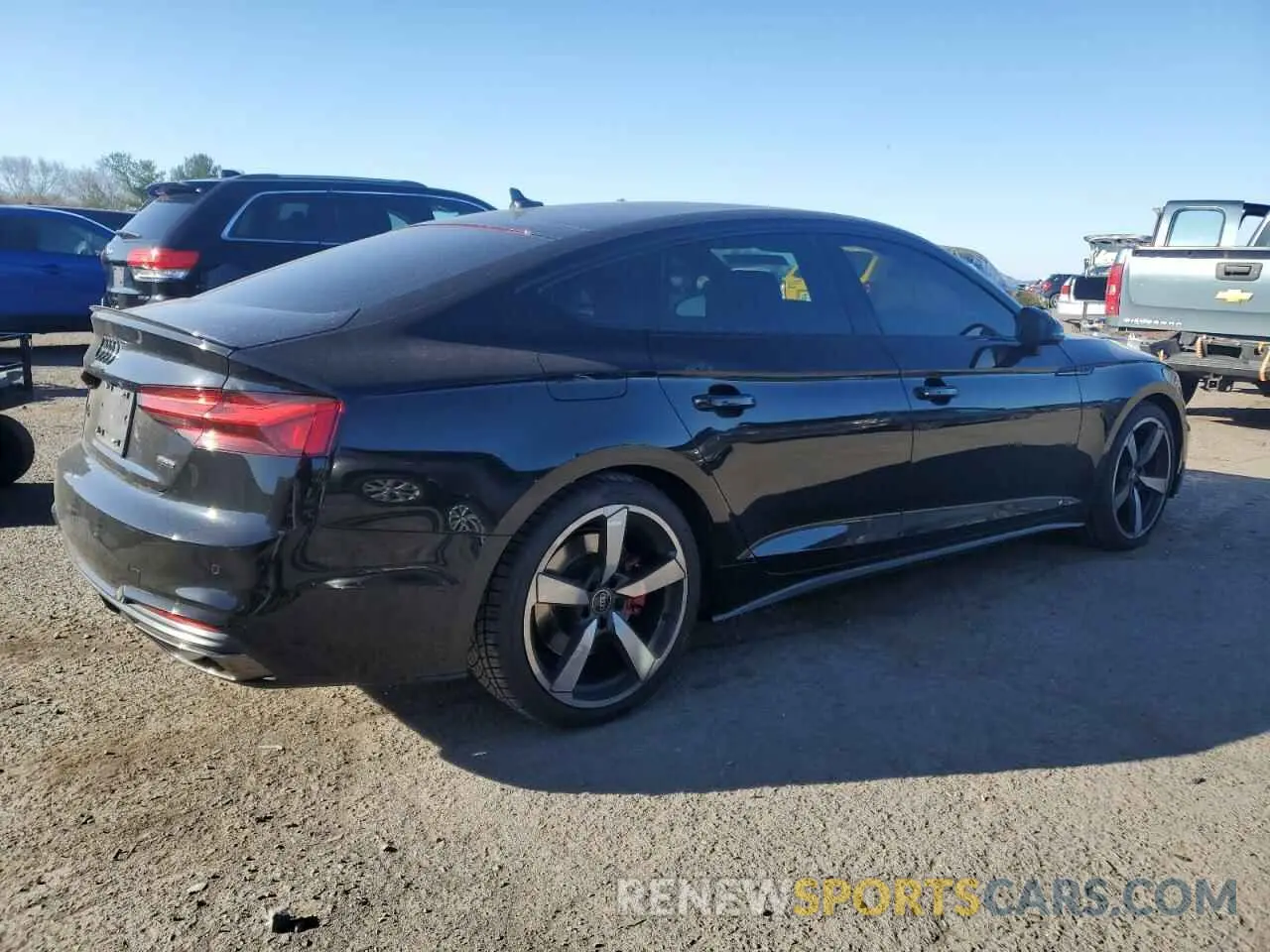 3 fotografías del automóvil dañado WAUFACF5XRA005724 AUDI A5 2024