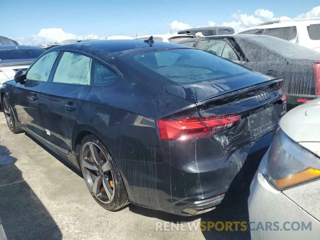 2 fotografías del automóvil dañado WAUFACF5XRA034625 AUDI A5 2024