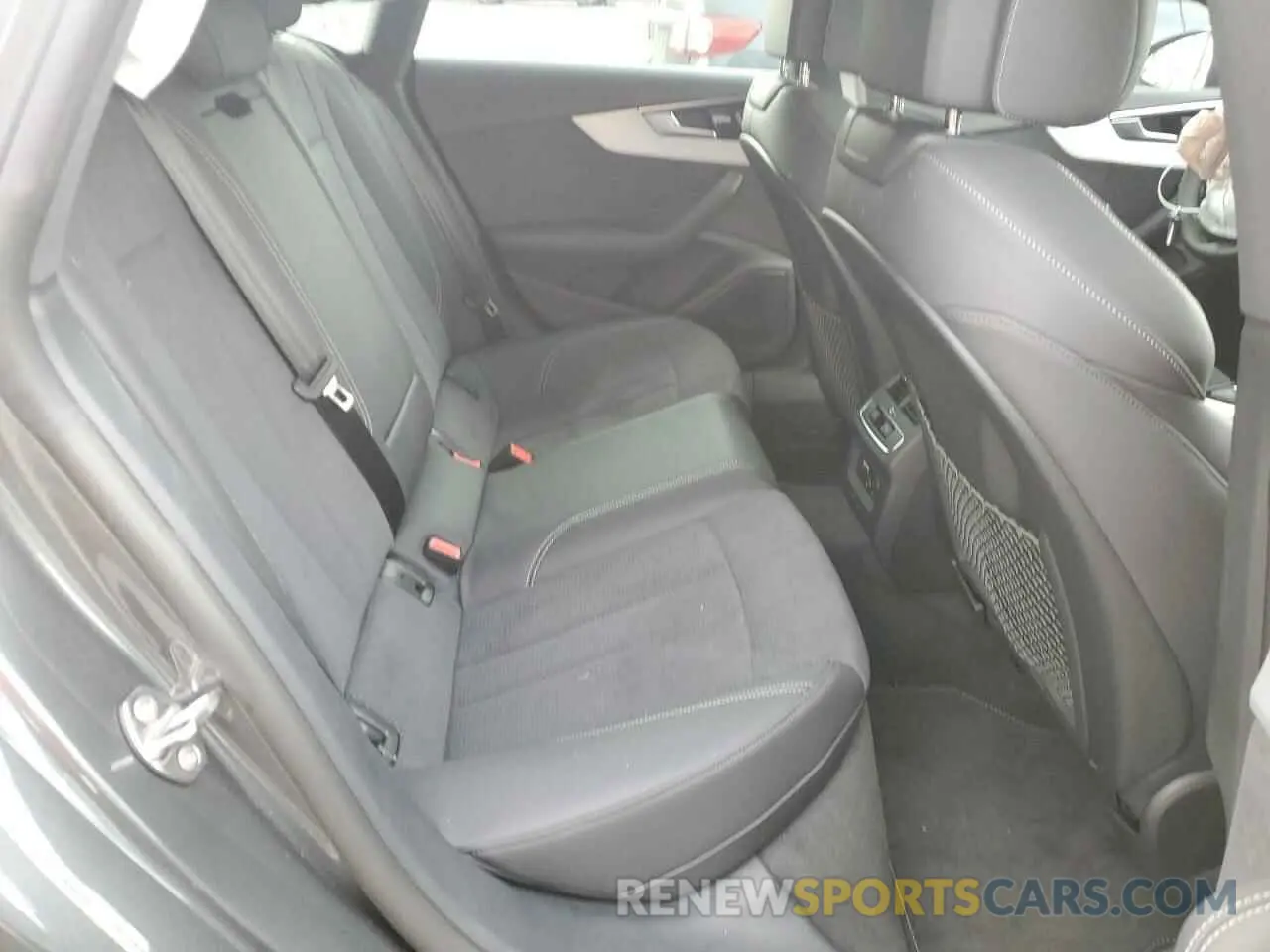 10 fotografías del automóvil dañado WAUFACF5XRA065681 AUDI A5 2024
