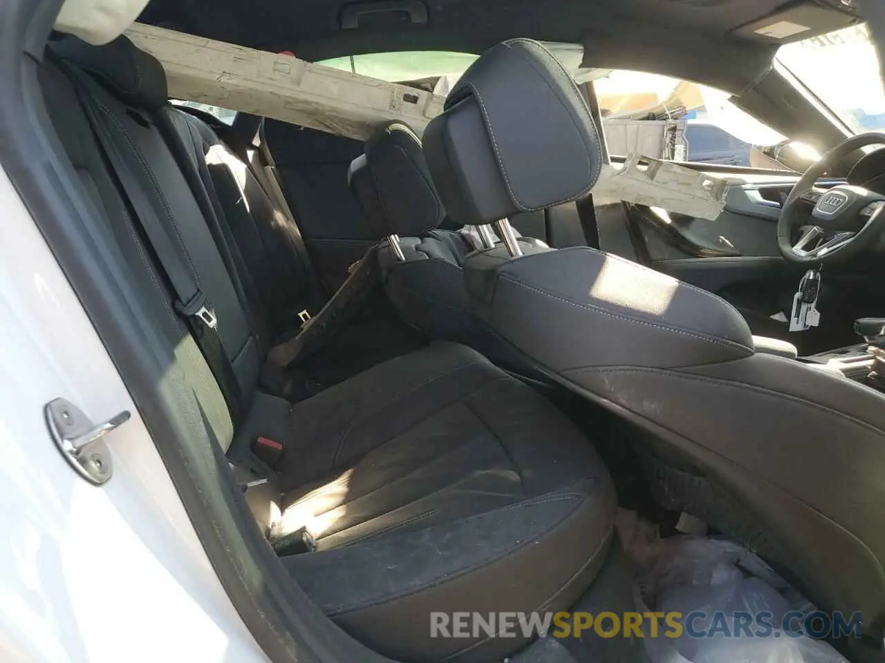 10 fotografías del automóvil dañado WAUFACF5XRA088376 AUDI A5 2024
