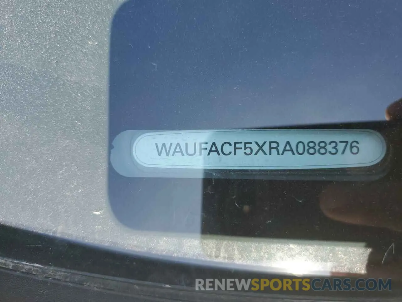 12 fotografías del automóvil dañado WAUFACF5XRA088376 AUDI A5 2024