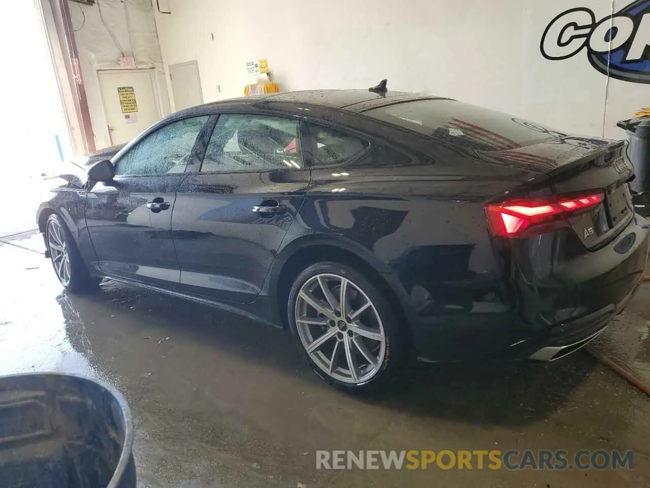 2 fotografías del automóvil dañado WAUDACF51SA010324 AUDI A5 2025