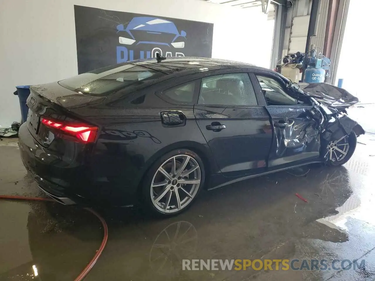 3 fotografías del automóvil dañado WAUDACF51SA010324 AUDI A5 2025