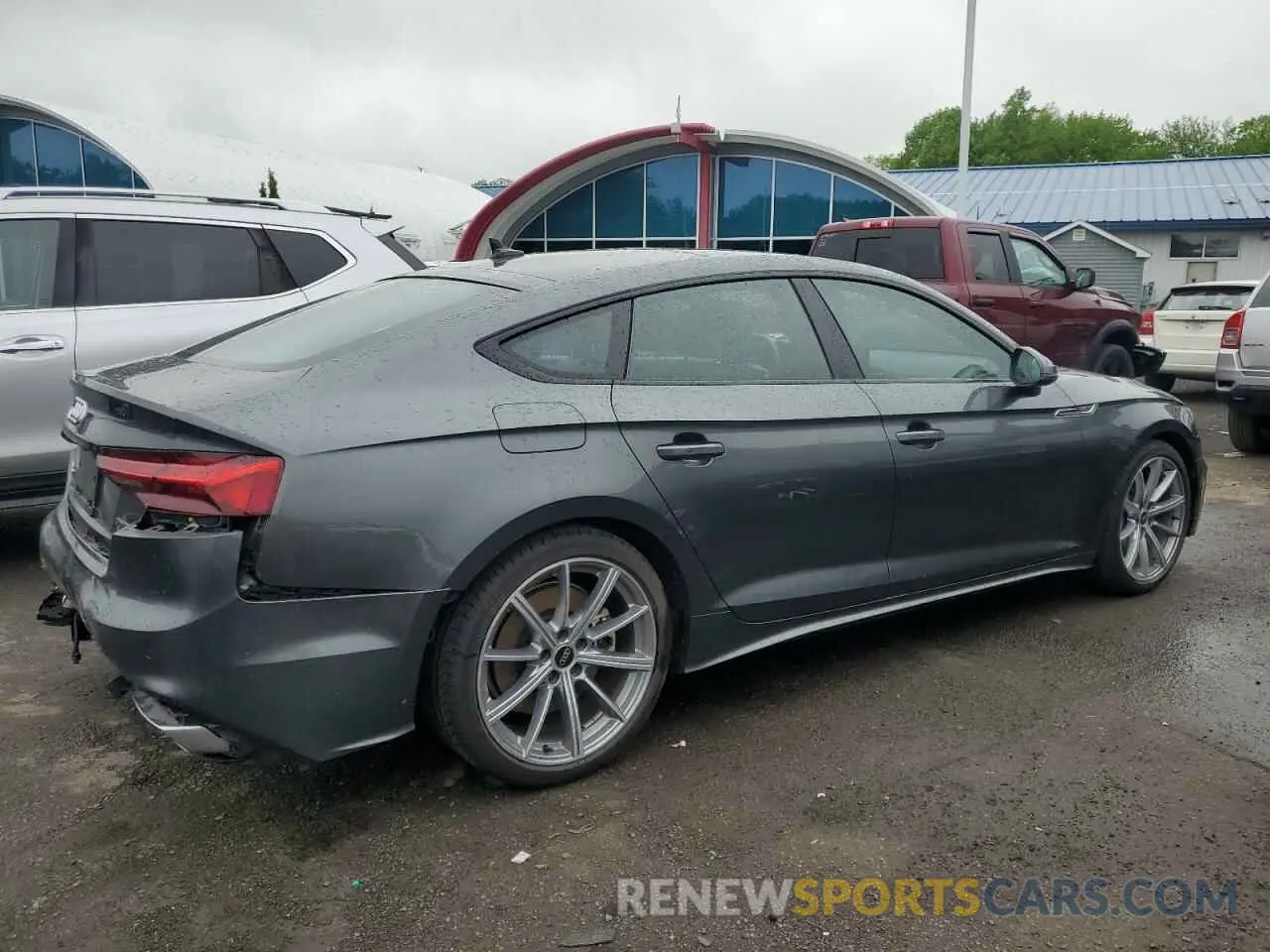 3 fotografías del automóvil dañado WAUDACF53SA005299 AUDI A5 2025