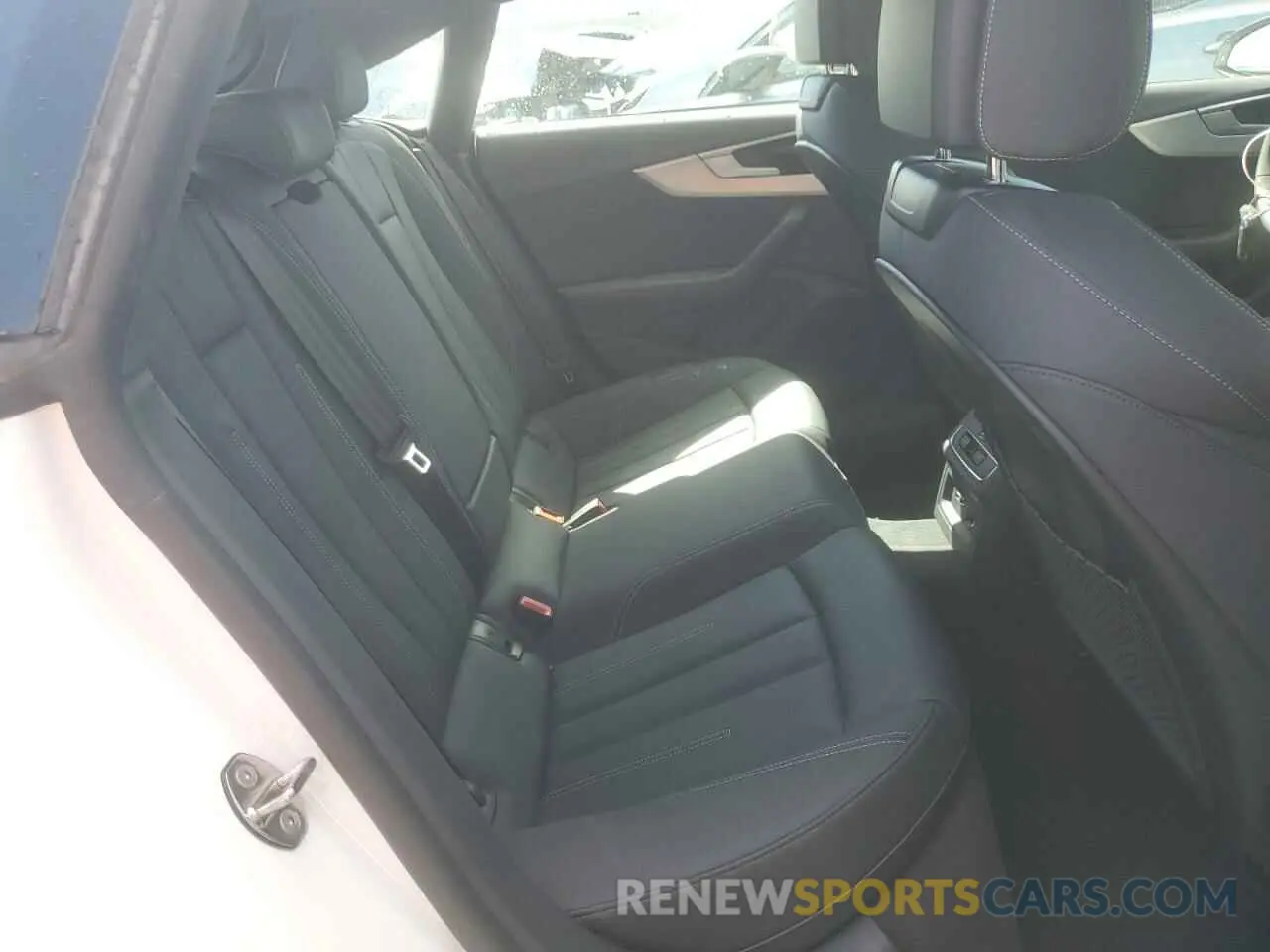 10 fotografías del automóvil dañado WAUDACF56SA005880 AUDI A5 2025