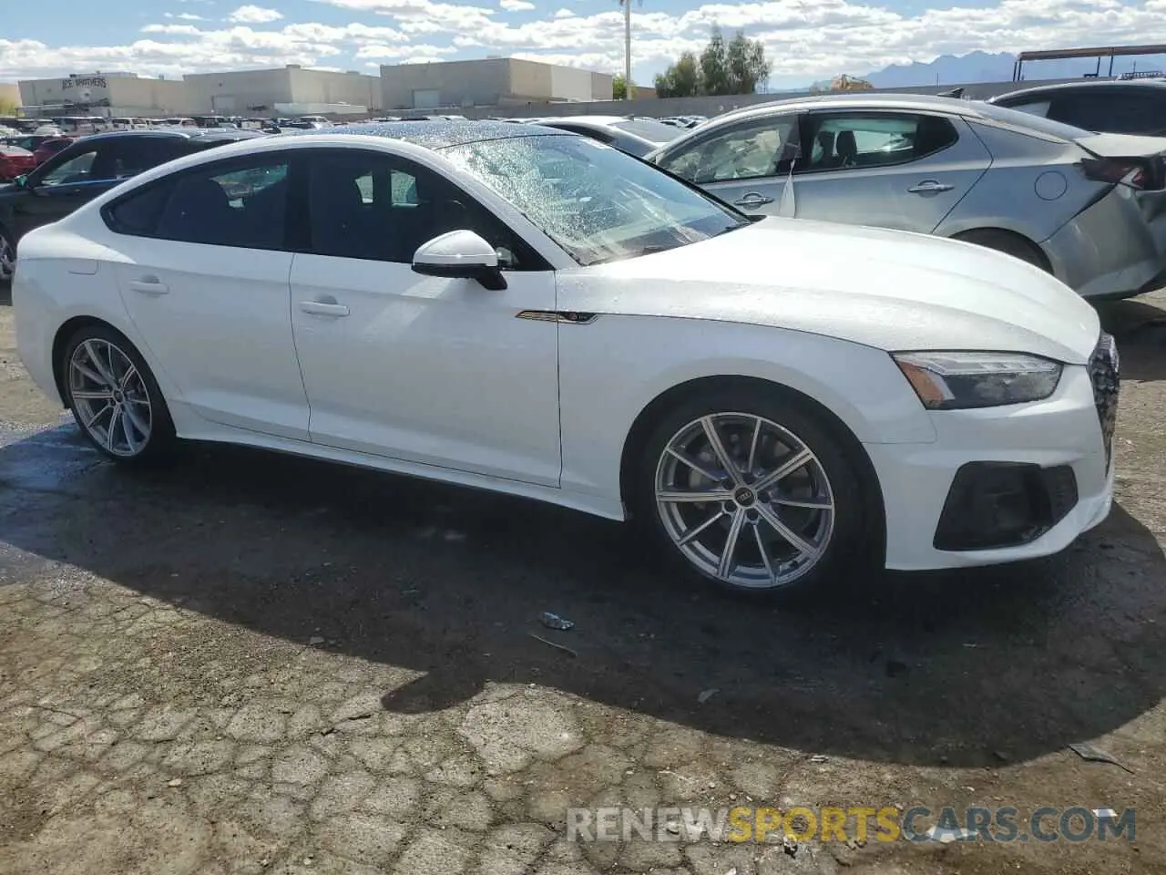 4 fotografías del automóvil dañado WAUDACF56SA005880 AUDI A5 2025