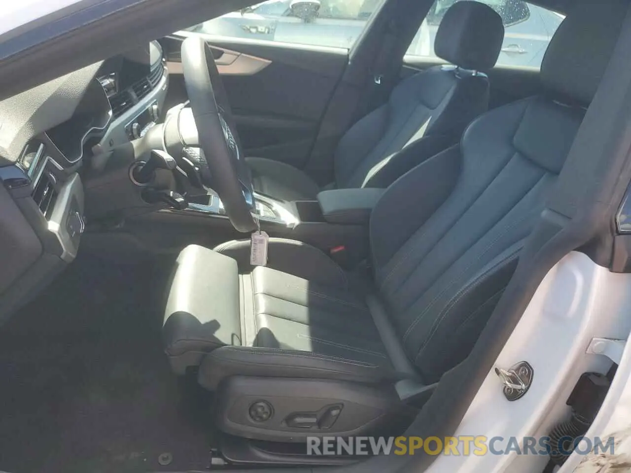 7 fotografías del automóvil dañado WAUDACF56SA005880 AUDI A5 2025