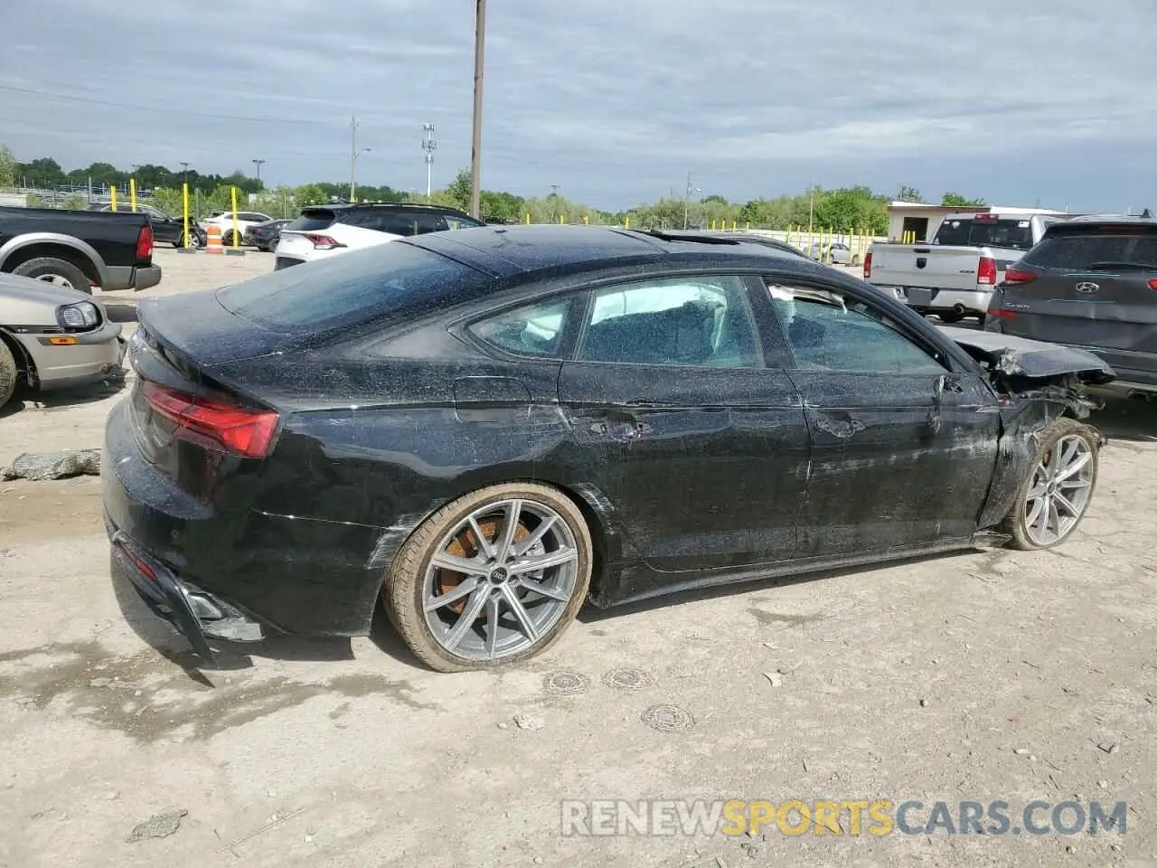 3 fotografías del automóvil dañado WAUDACF58SA008599 AUDI A5 2025