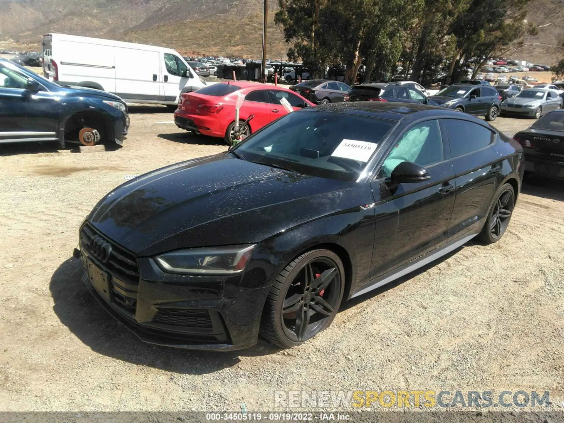 2 fotografías del automóvil dañado WAUENCF51KA025351 AUDI A5 SPORTBACK 2019