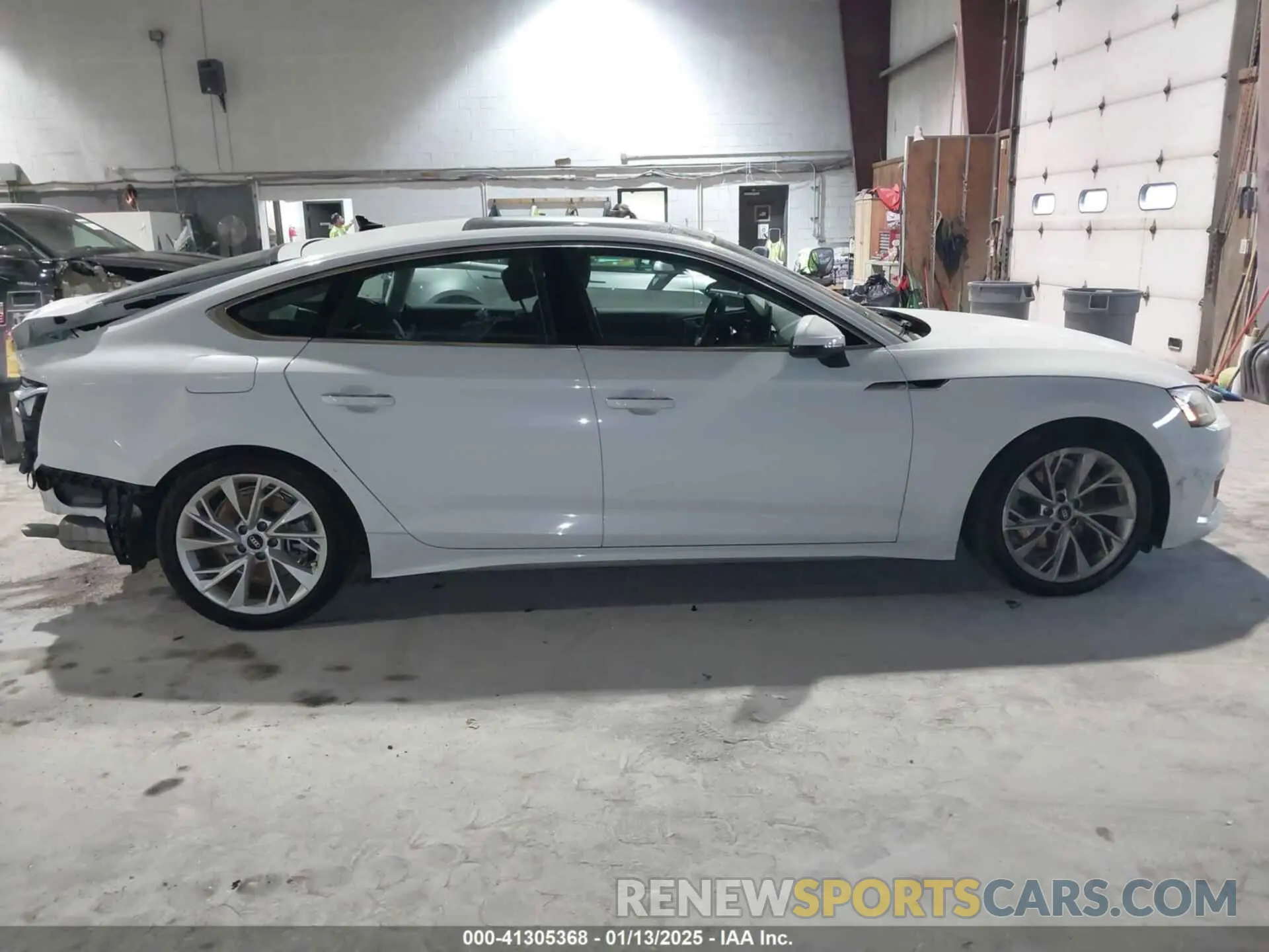 14 fotografías del automóvil dañado WAUABCF57NA034633 AUDI A5 SPORTBACK 2022