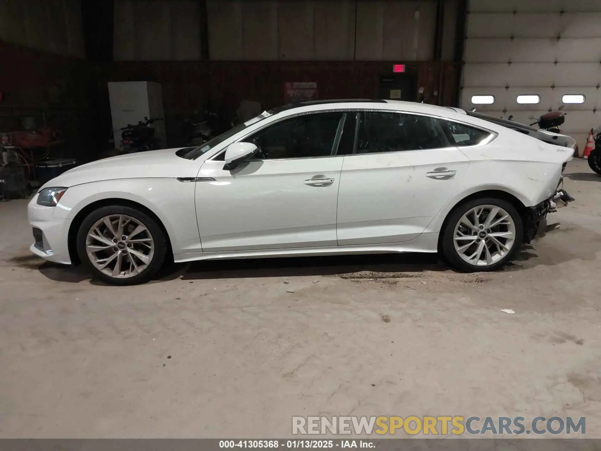 15 fotografías del automóvil dañado WAUABCF57NA034633 AUDI A5 SPORTBACK 2022