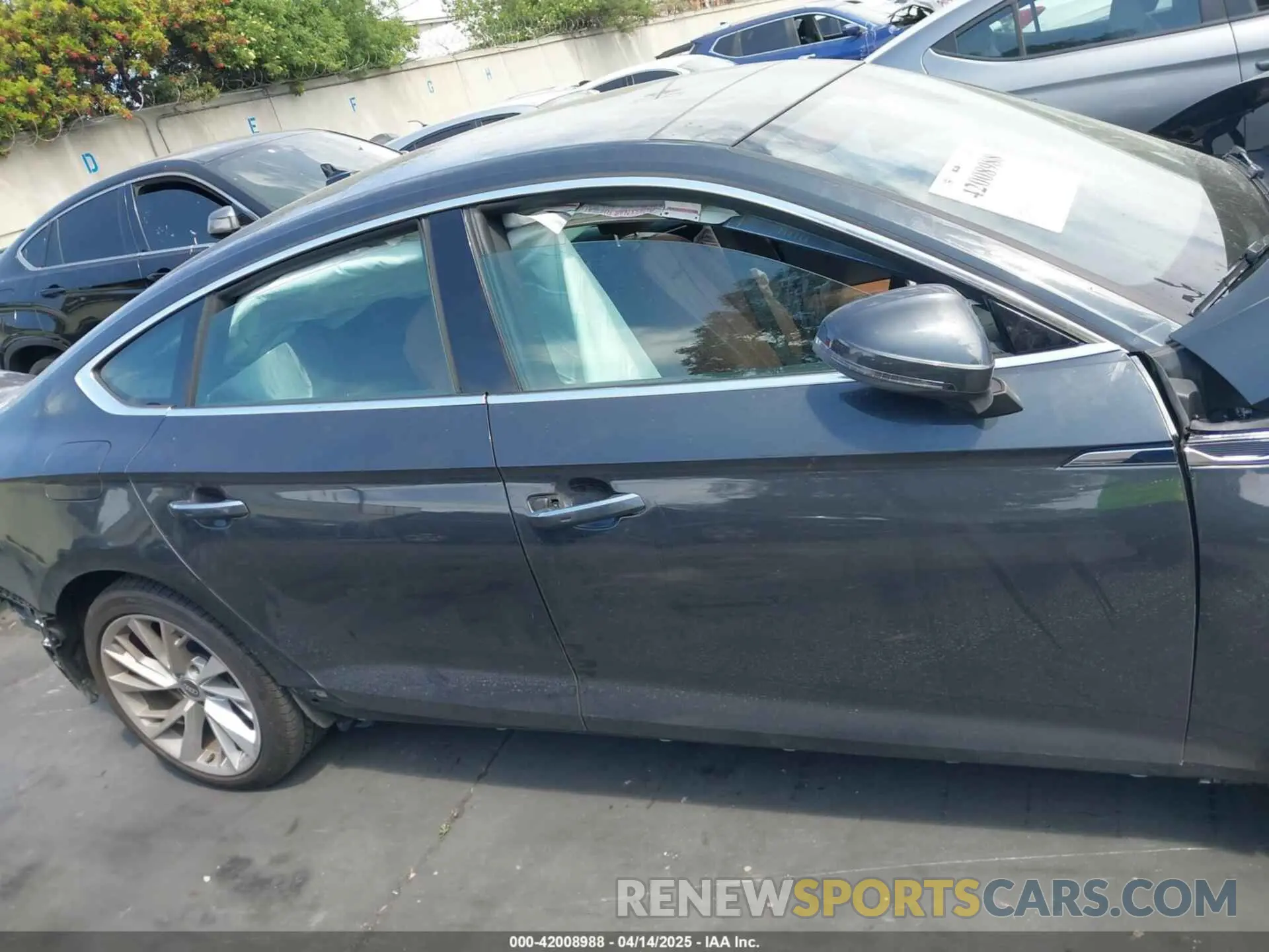 14 fotografías del automóvil dañado WAUABCF59NA009989 AUDI A5 SPORTBACK 2022