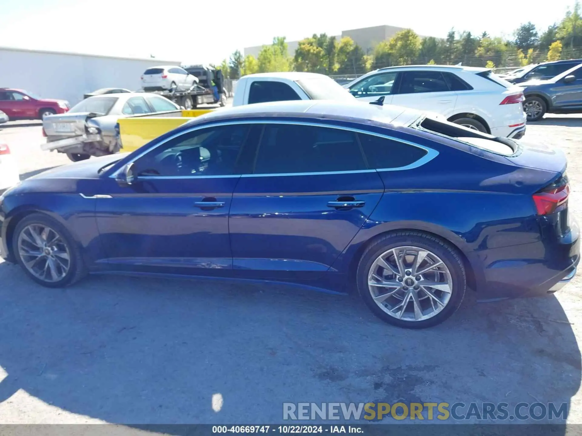 14 fotografías del automóvil dañado WAUCBCF55NA032596 AUDI A5 SPORTBACK 2022