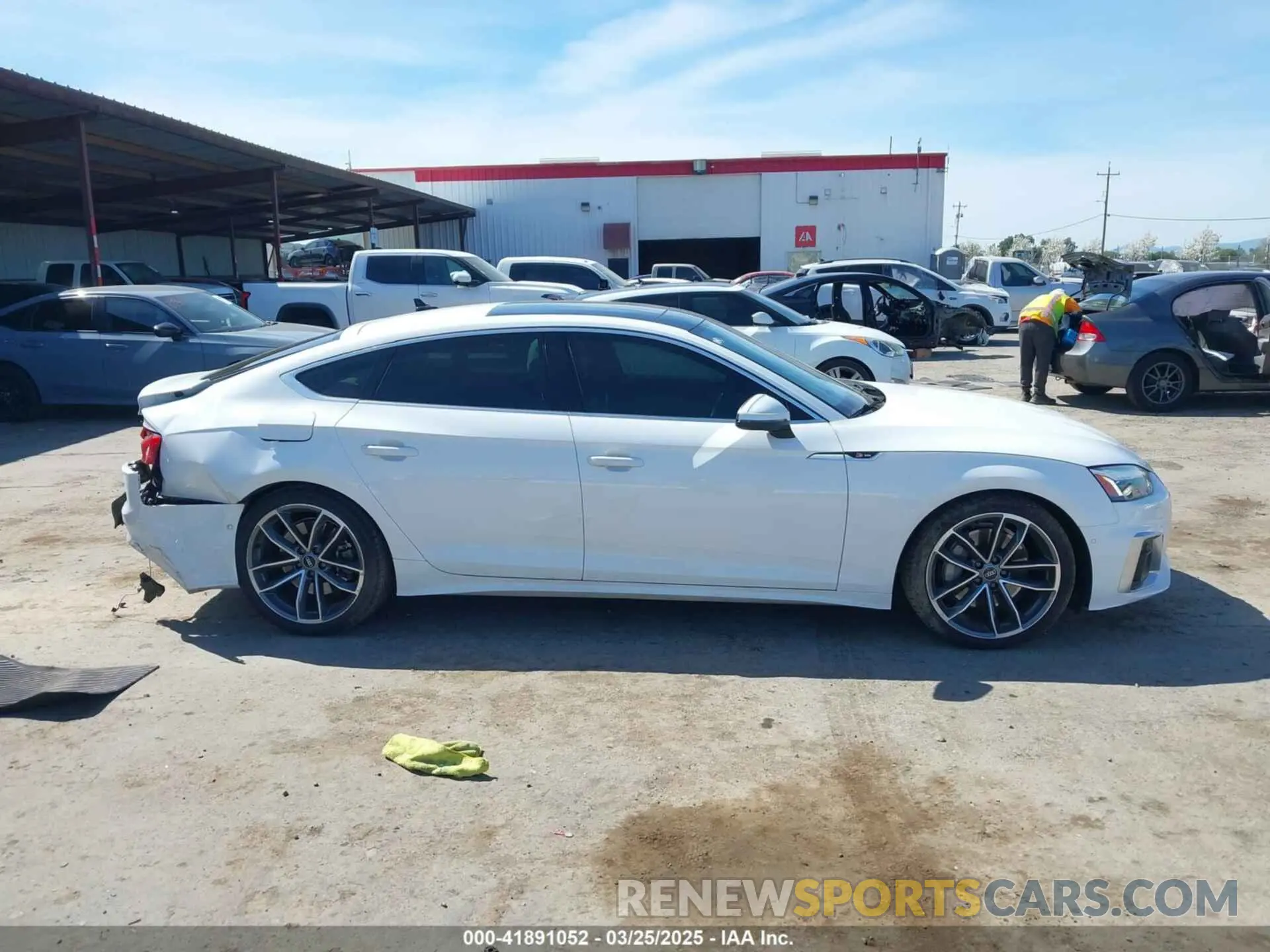 13 fotografías del automóvil dañado WAUEACF53NA008020 AUDI A5 SPORTBACK 2022