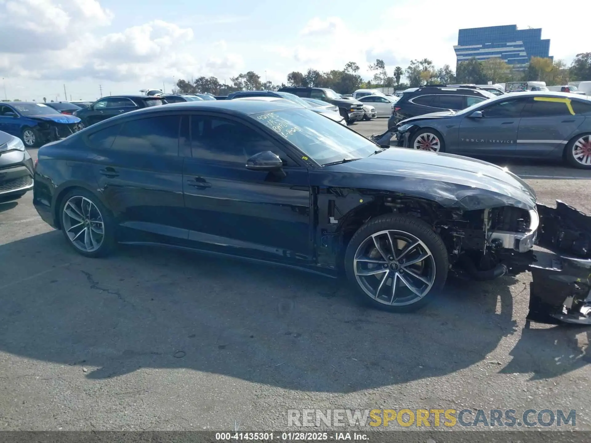 14 fotografías del automóvil dañado WAUFACF55NA015278 AUDI A5 SPORTBACK 2022