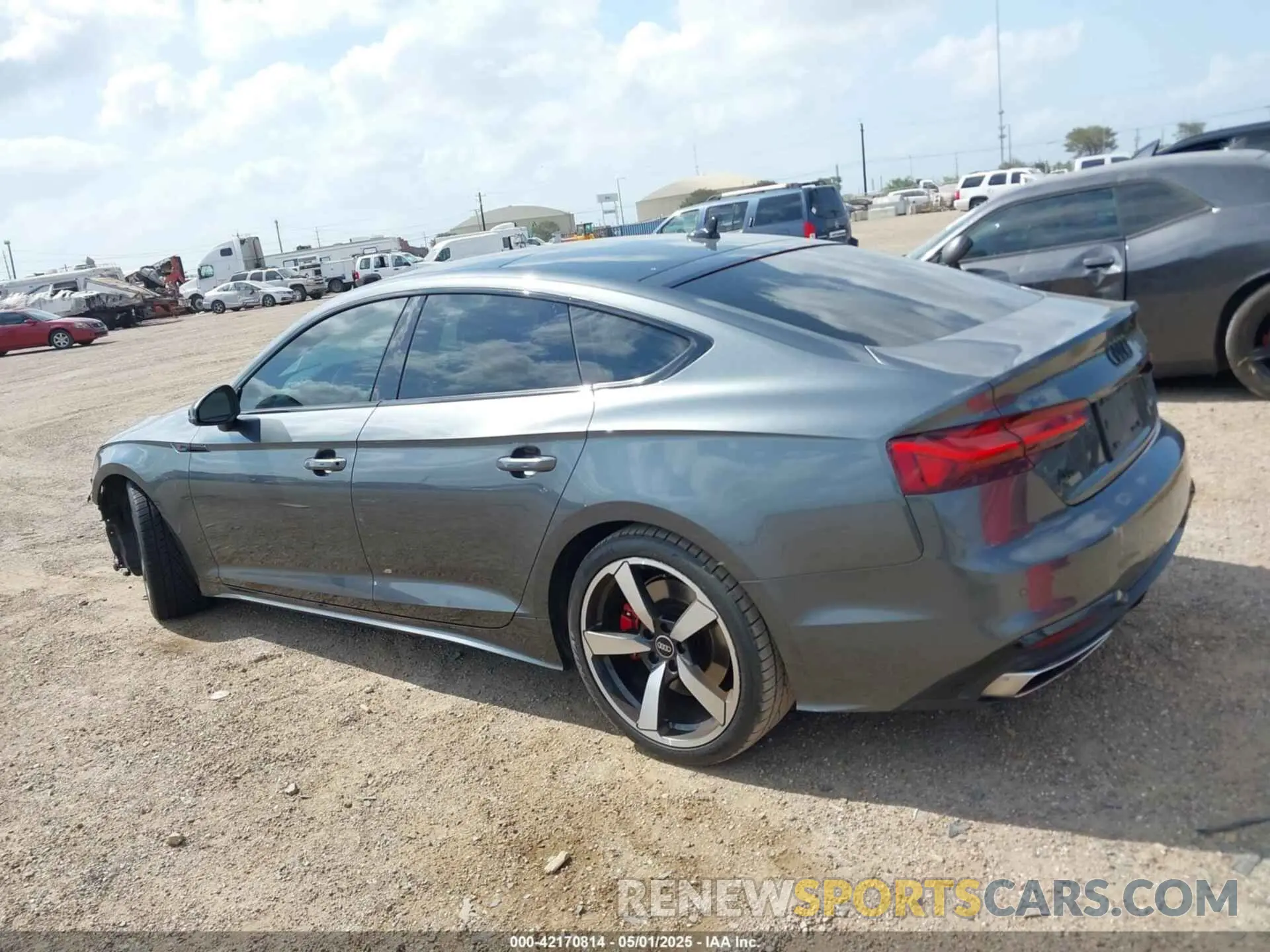 15 fotografías del automóvil dañado WAUFACF56NA017217 AUDI A5 SPORTBACK 2022