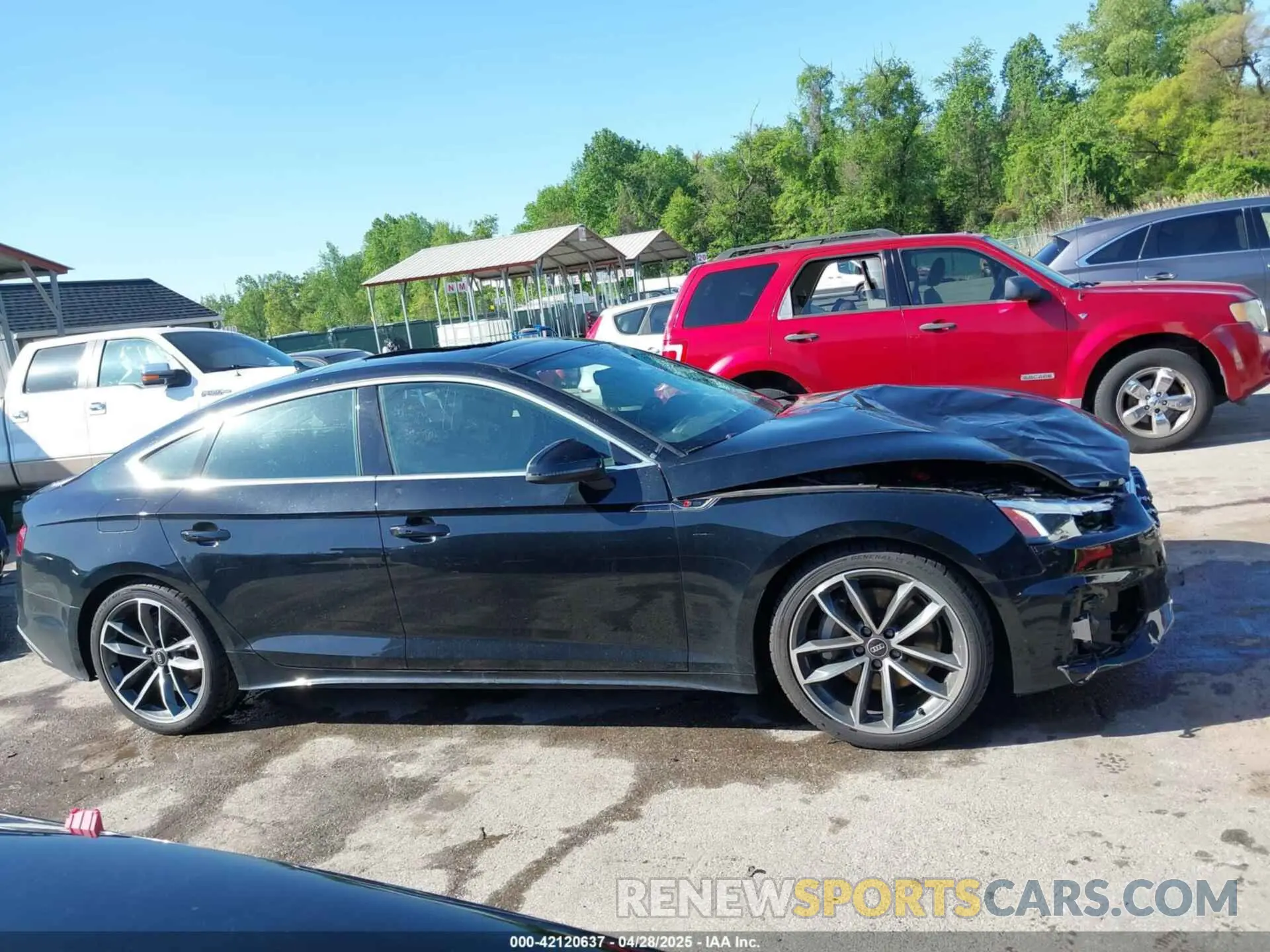 13 fotografías del automóvil dañado WAUFACF5XNA015812 AUDI A5 SPORTBACK 2022