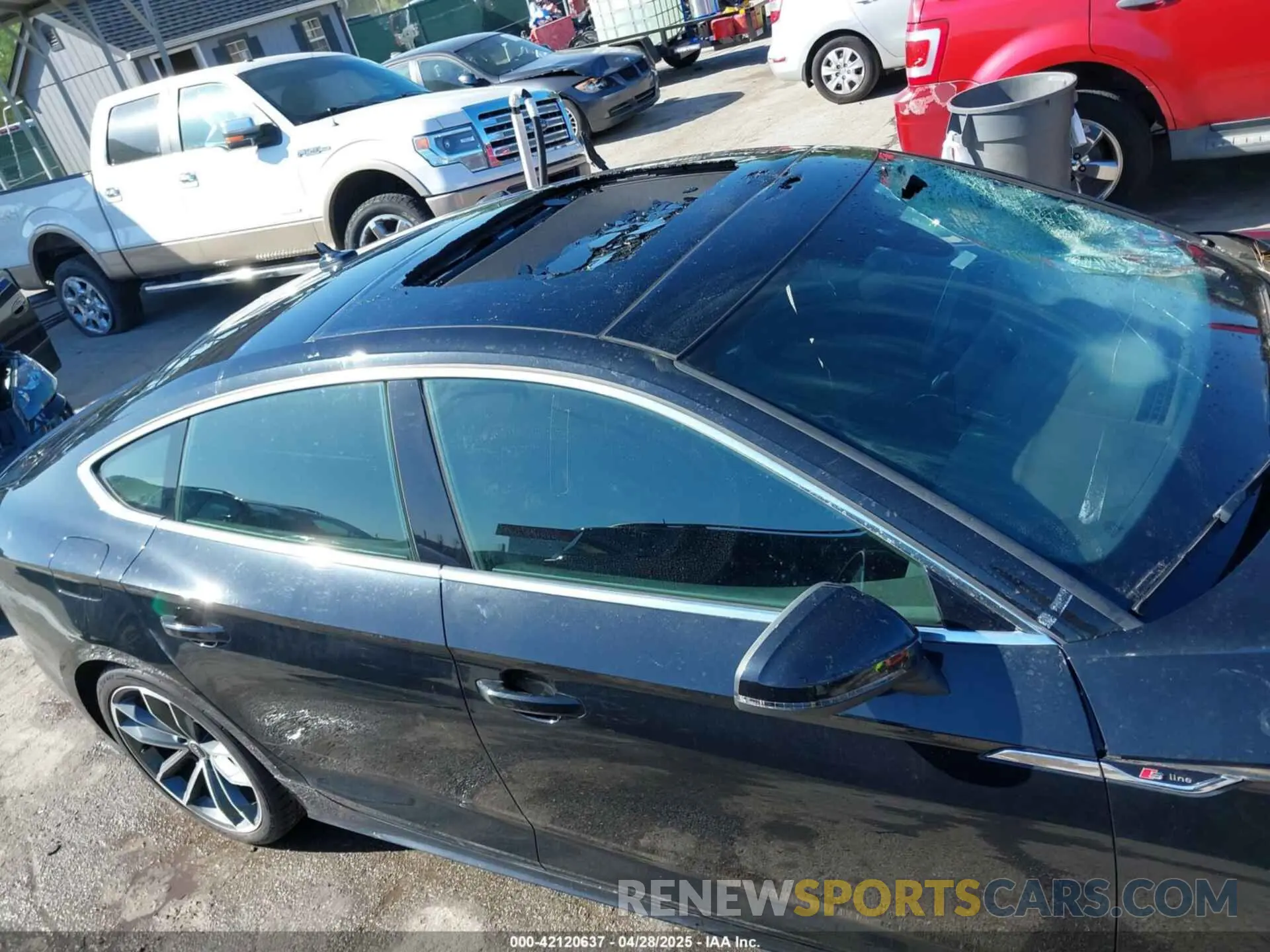 17 fotografías del automóvil dañado WAUFACF5XNA015812 AUDI A5 SPORTBACK 2022