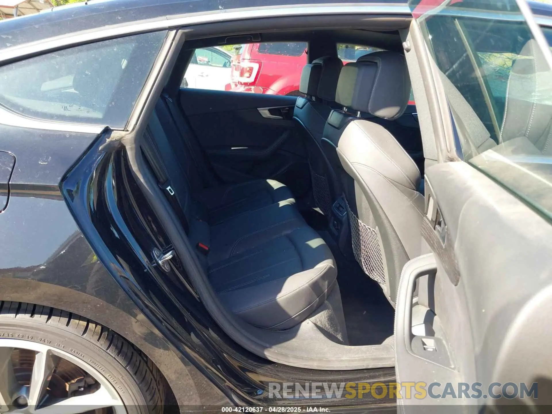 8 fotografías del automóvil dañado WAUFACF5XNA015812 AUDI A5 SPORTBACK 2022
