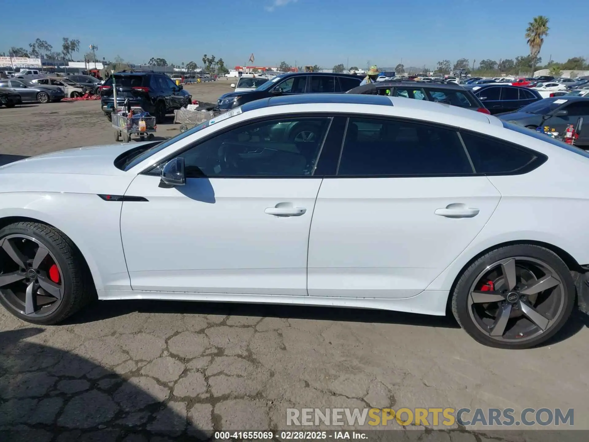 15 fotografías del automóvil dañado WAUFACF5XNA023313 AUDI A5 SPORTBACK 2022