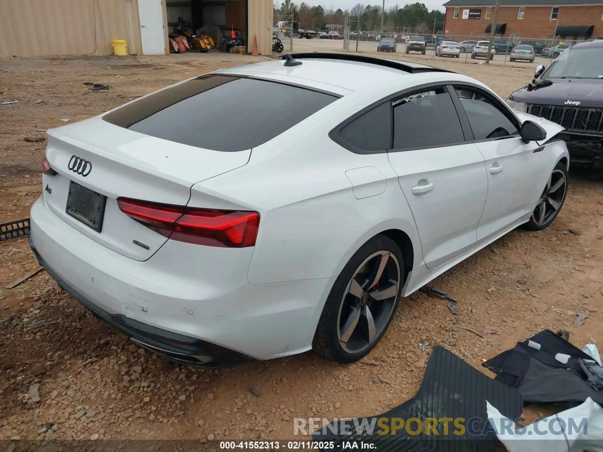 4 fotografías del automóvil dañado WAUFACF5XNA039687 AUDI A5 SPORTBACK 2022