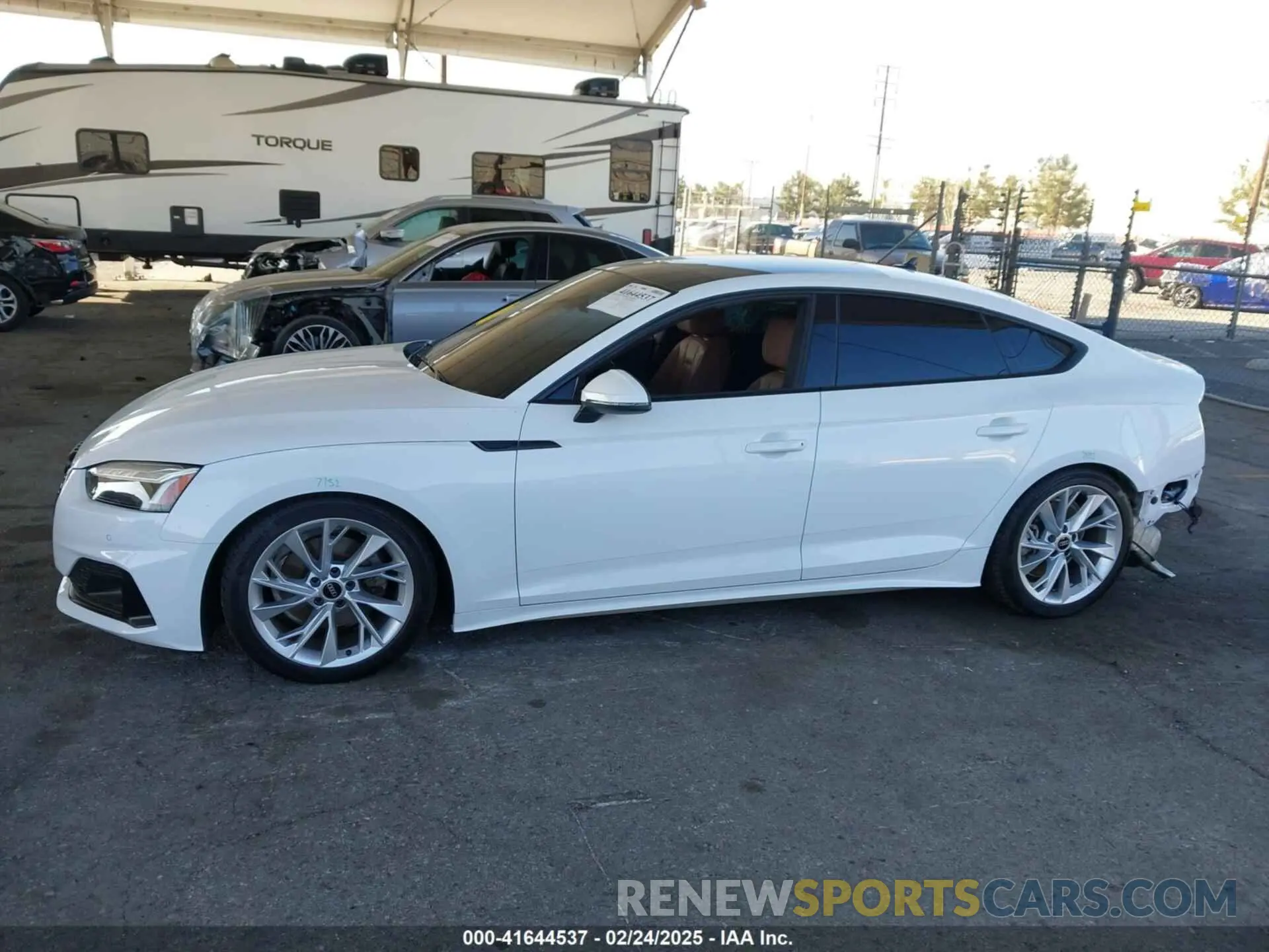 15 fotografías del automóvil dañado WAUABCF5XPA056452 AUDI A5 SPORTBACK 2023