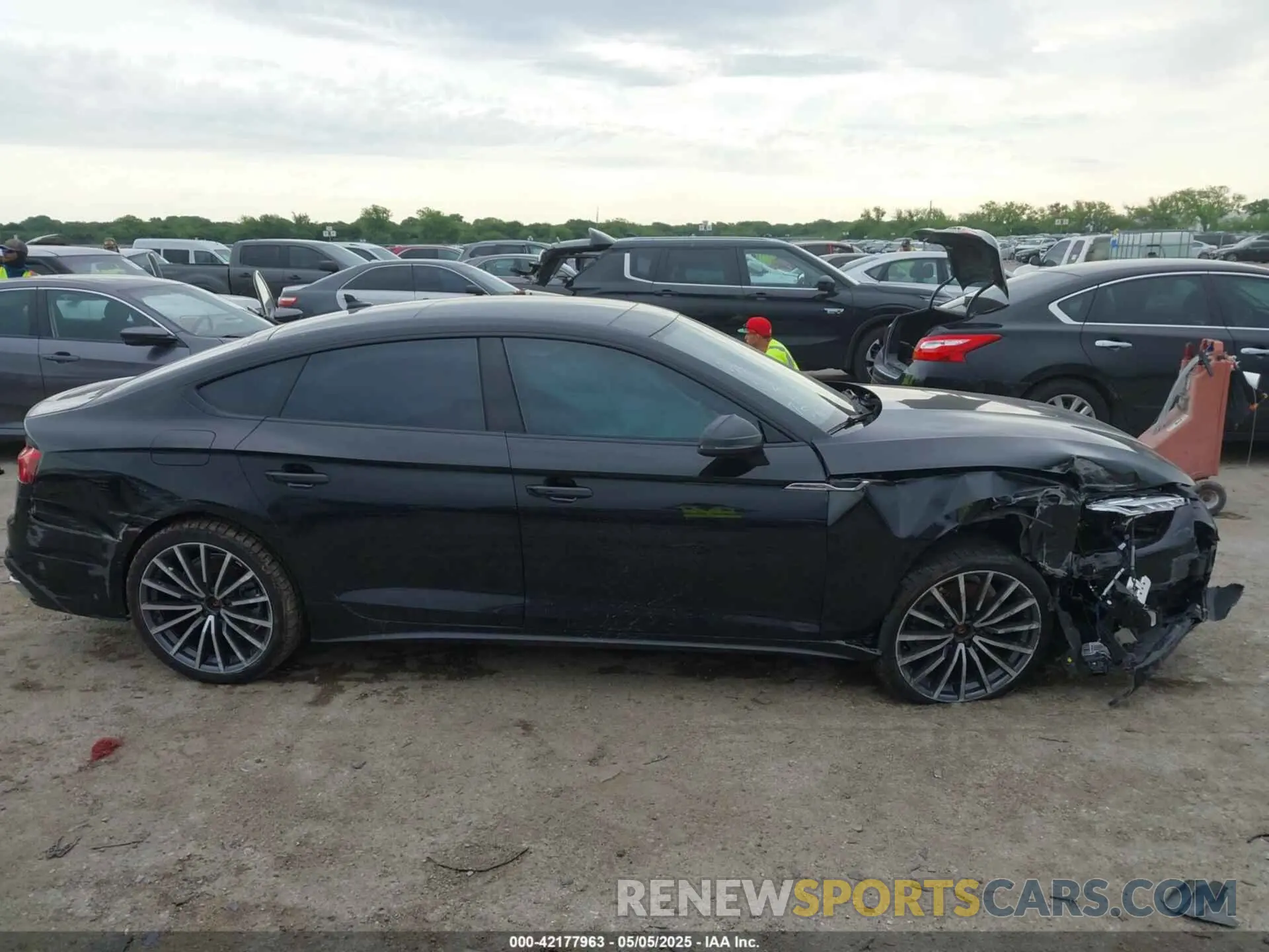 12 fotografías del automóvil dañado WAUCBCF57PA027547 AUDI A5 SPORTBACK 2023