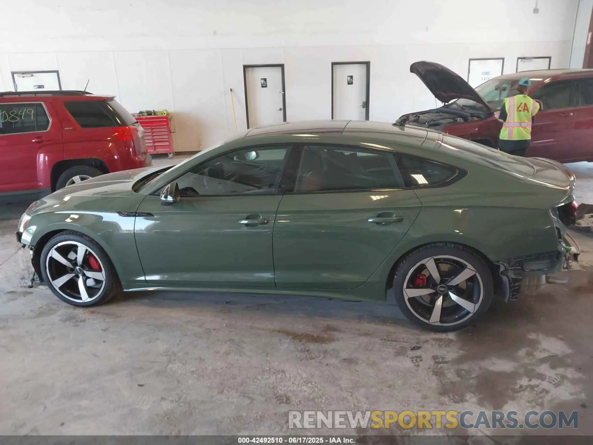 15 fotografías del automóvil dañado WAUFACF53PA019266 AUDI A5 SPORTBACK 2023