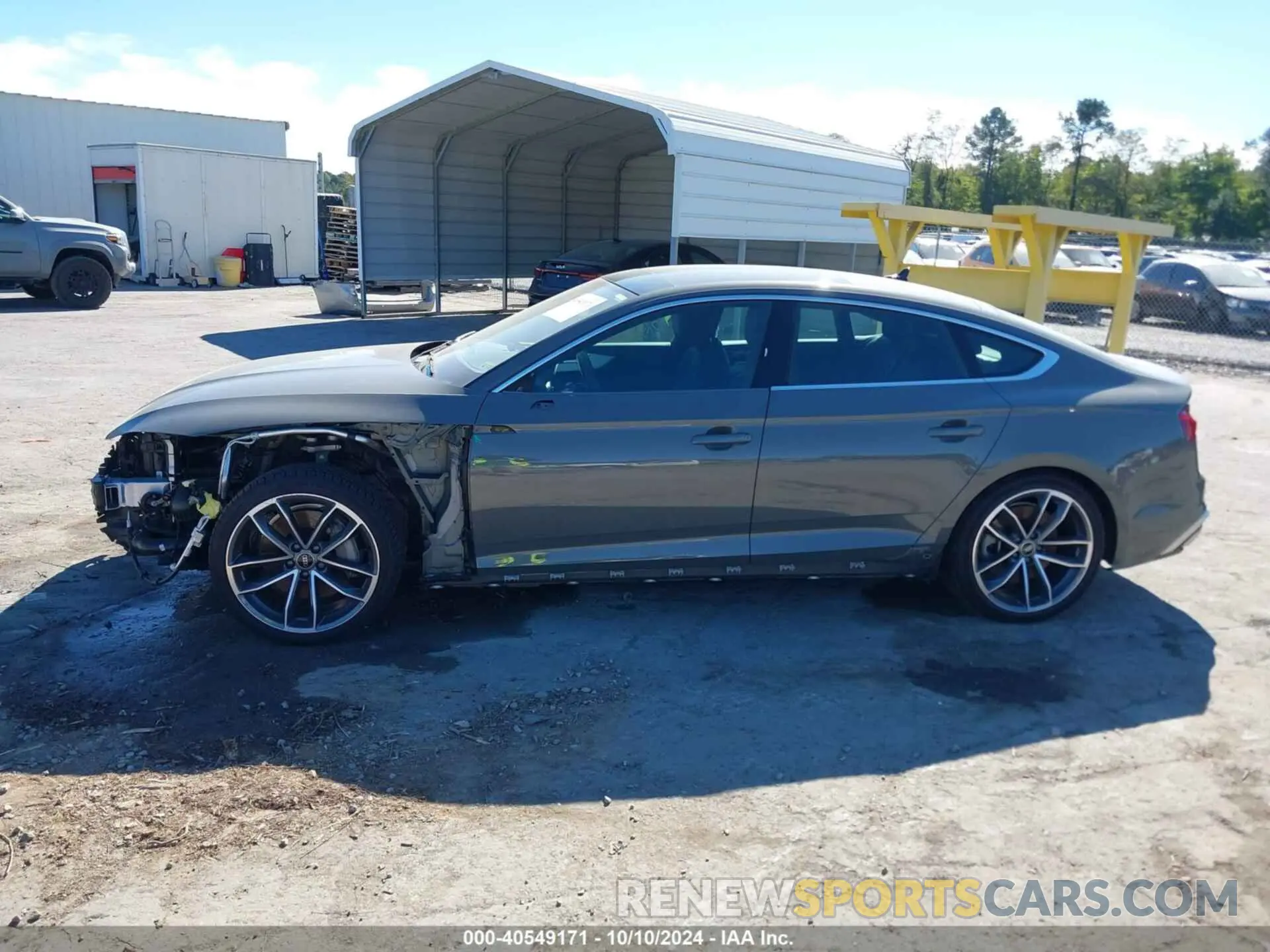 15 fotografías del automóvil dañado WAUFACF54PA016019 AUDI A5 SPORTBACK 2023