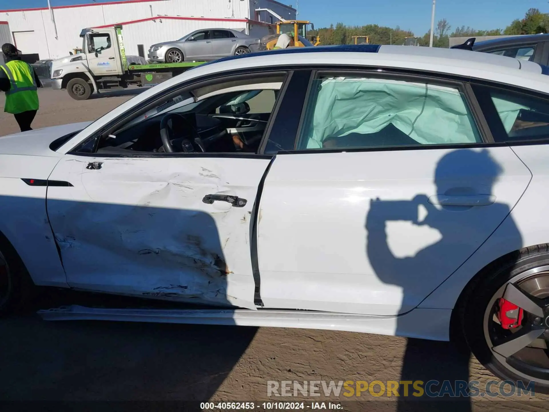 14 fotografías del automóvil dañado WAUFACF56PA027409 AUDI A5 SPORTBACK 2023