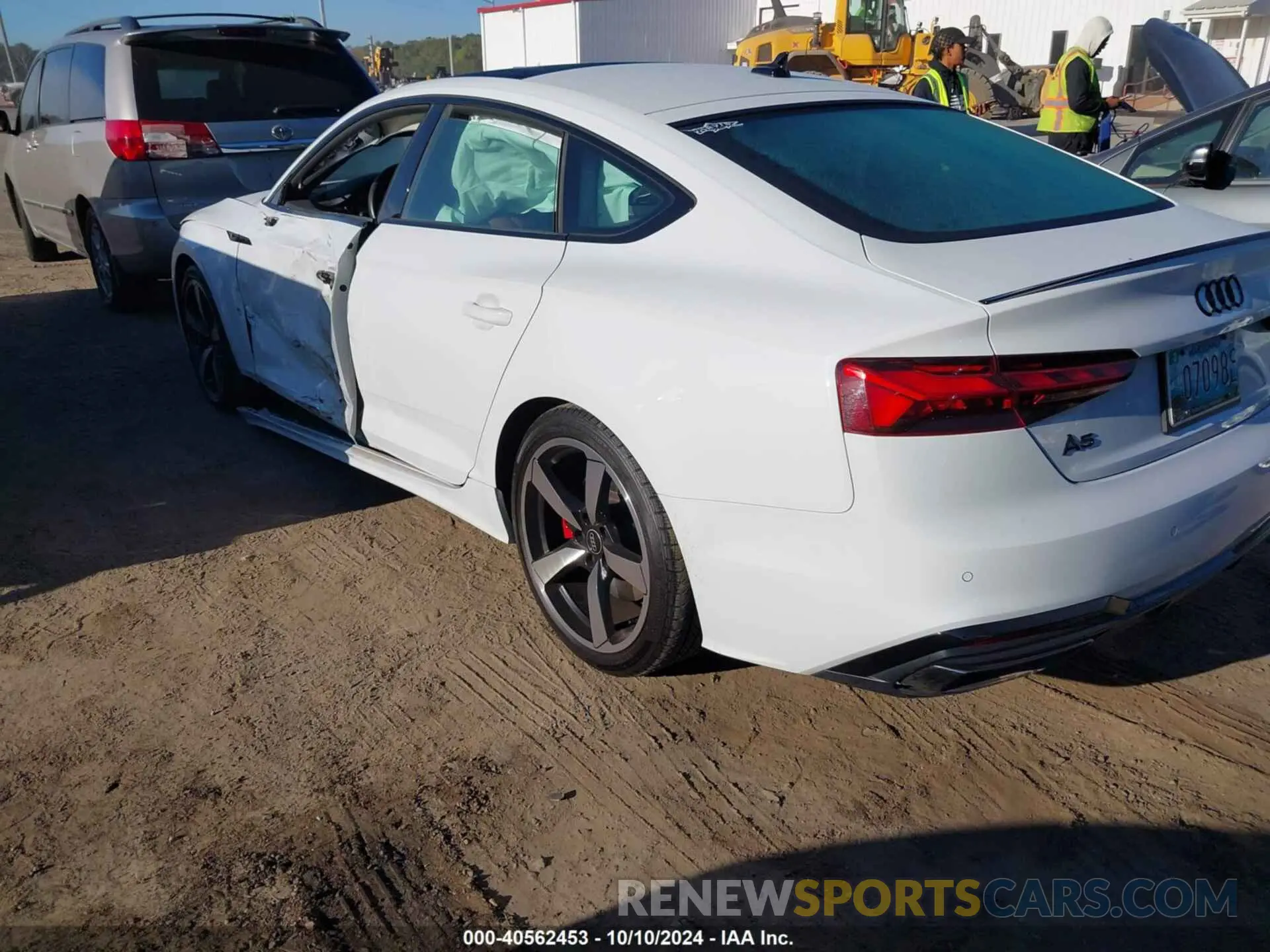 3 fotografías del automóvil dañado WAUFACF56PA027409 AUDI A5 SPORTBACK 2023