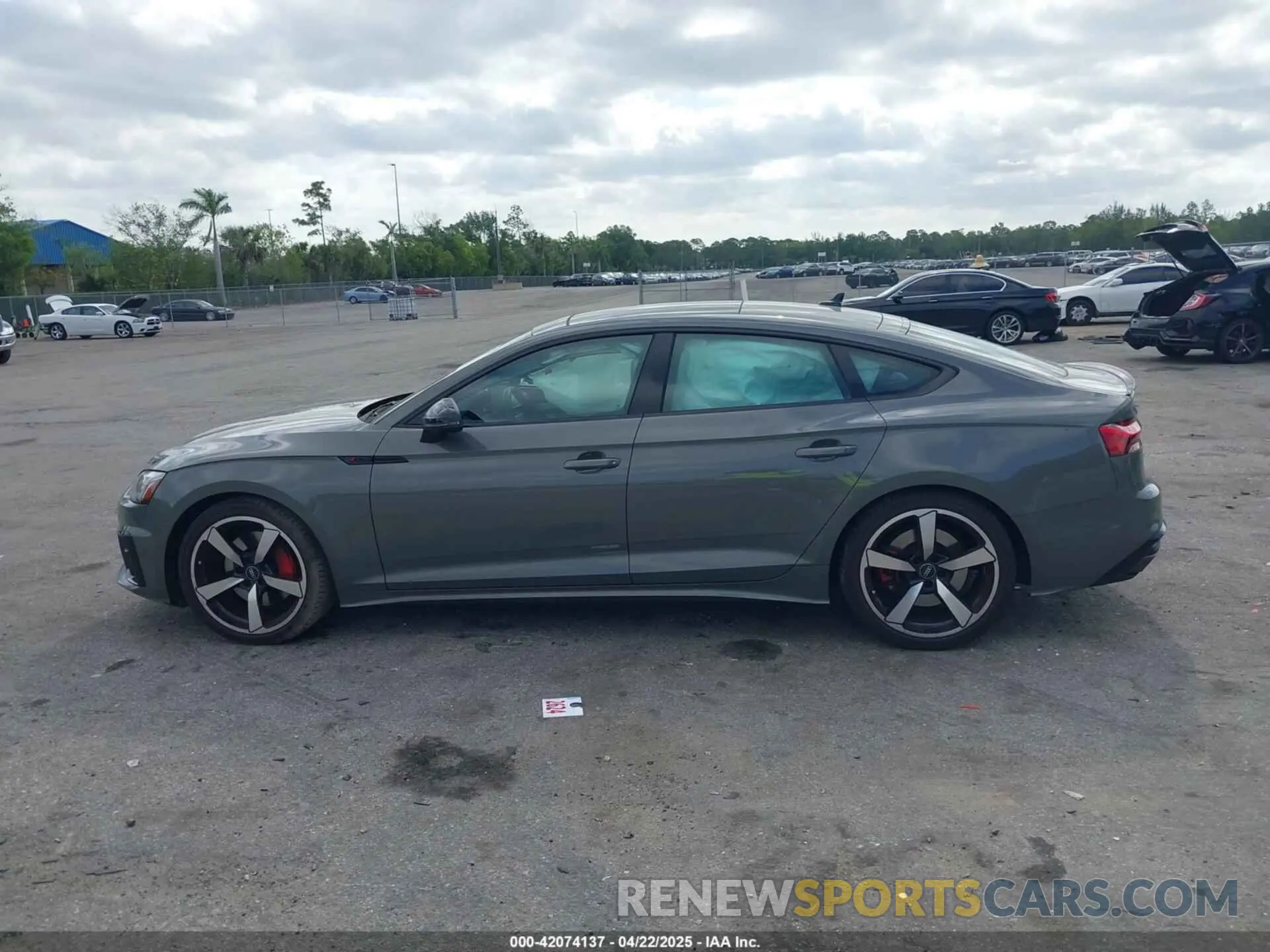 14 fotografías del automóvil dañado WAUFACF56PA038023 AUDI A5 SPORTBACK 2023