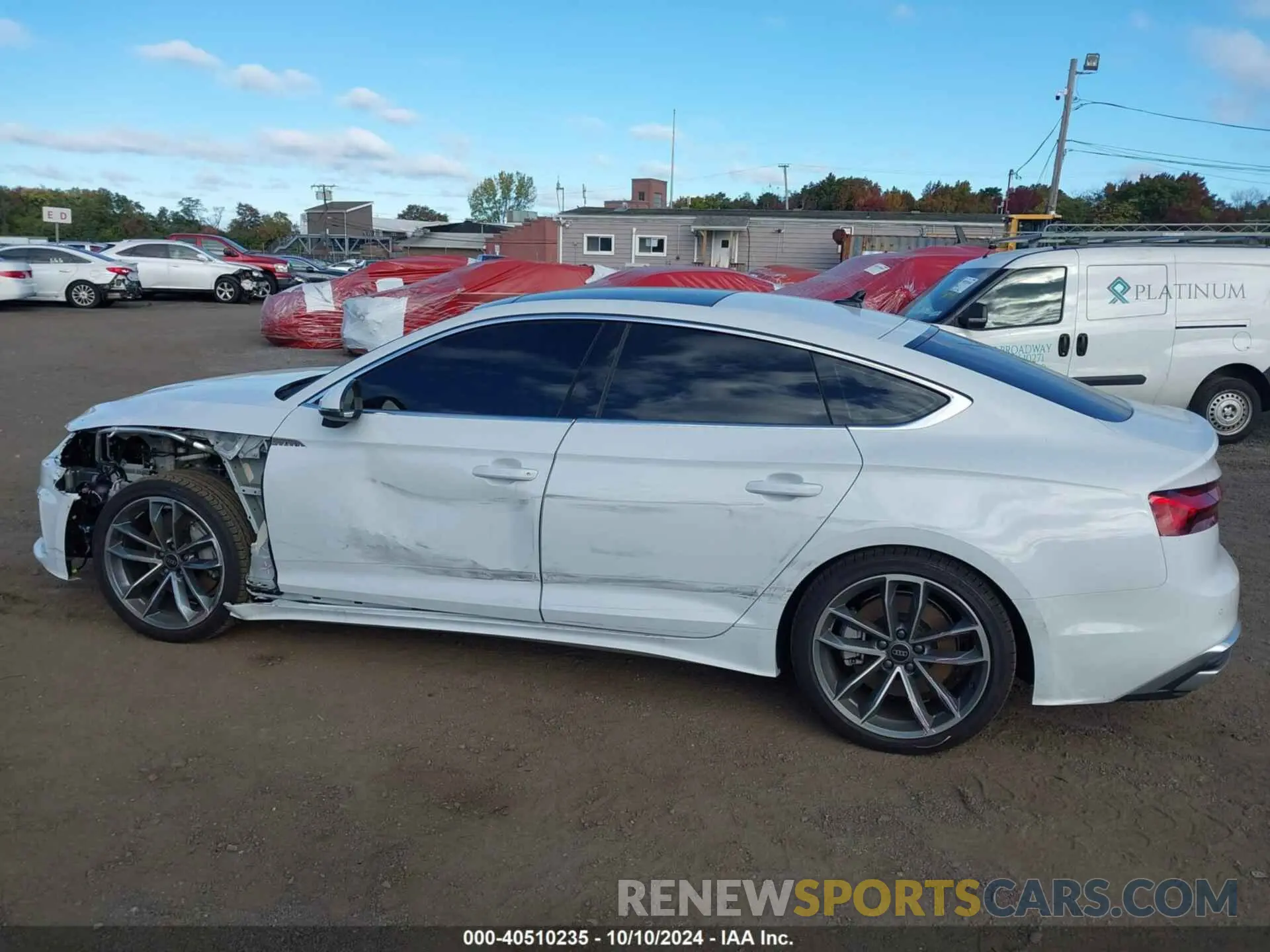14 fotografías del automóvil dañado WAUDACF57RA072725 AUDI A5 SPORTBACK 2024